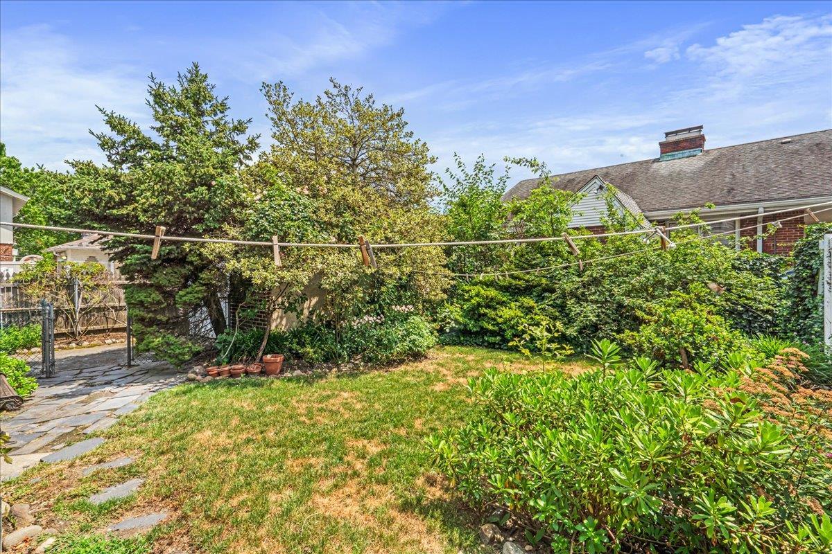 Single Family Cryders  Queens, NY 11357, MLS-886312-22