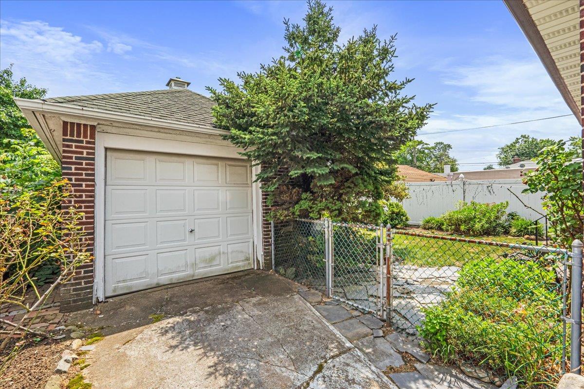 Single Family Cryders  Queens, NY 11357, MLS-886312-23