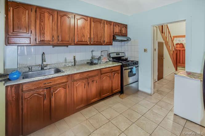 Single Family Matilda  Bronx, NY 10470, MLS-886340-7