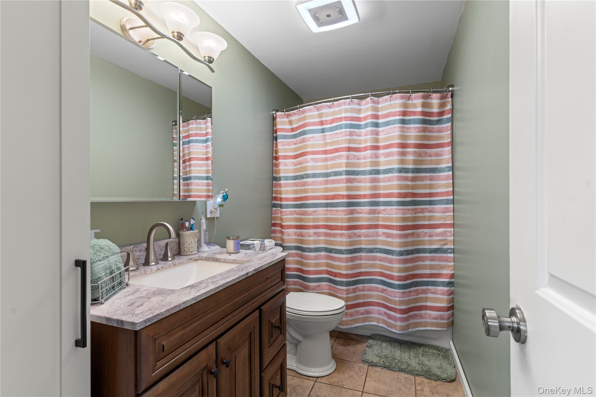 Single Family South  Ulster County, NY 12528, MLS-886460-19