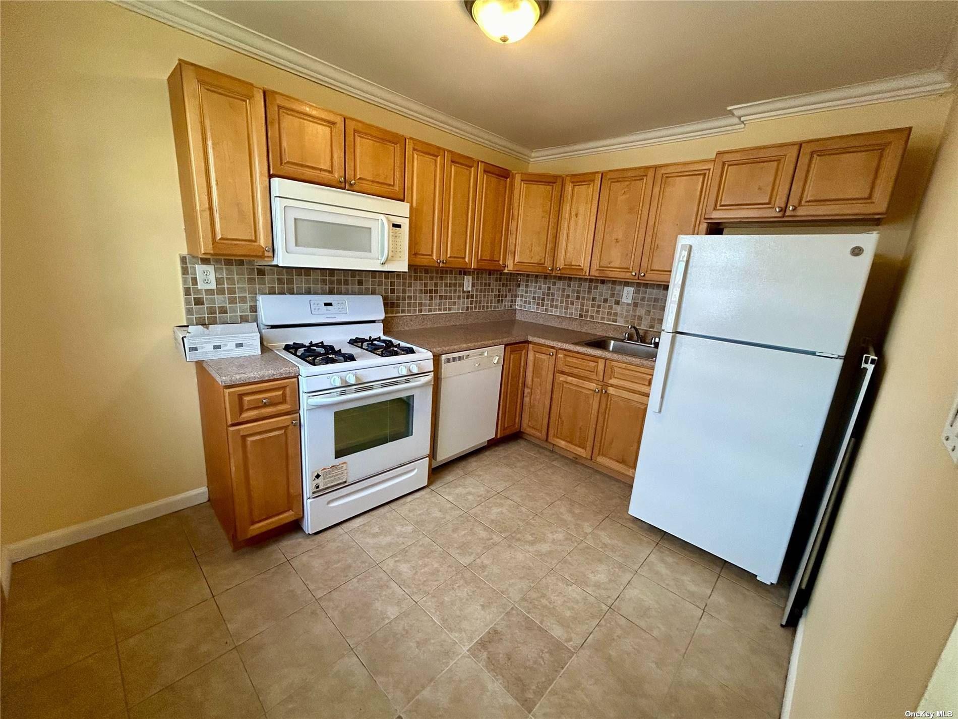 Apartment 255th Street  Queens, NY 11004, MLS-886525-6