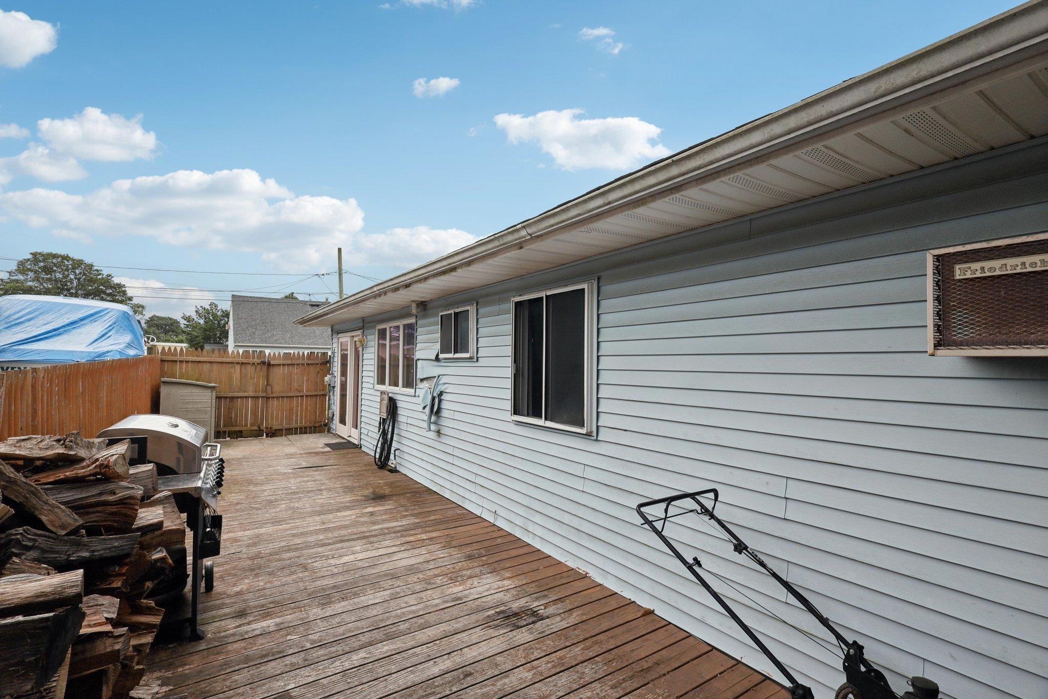 Single Family Lombardy  Suffolk County, NY 11967, MLS-886559-28