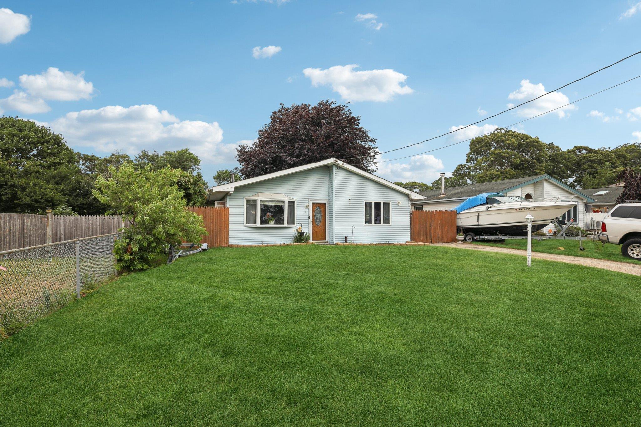 Single Family Lombardy  Suffolk County, NY 11967, MLS-886559-3