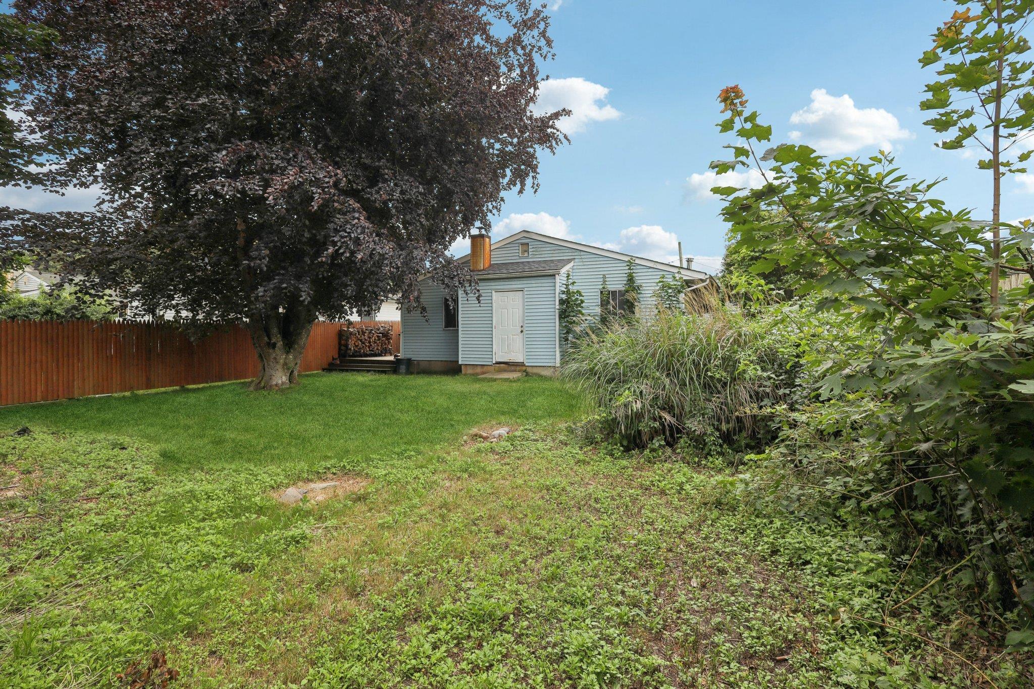 Single Family Lombardy  Suffolk County, NY 11967, MLS-886559-31