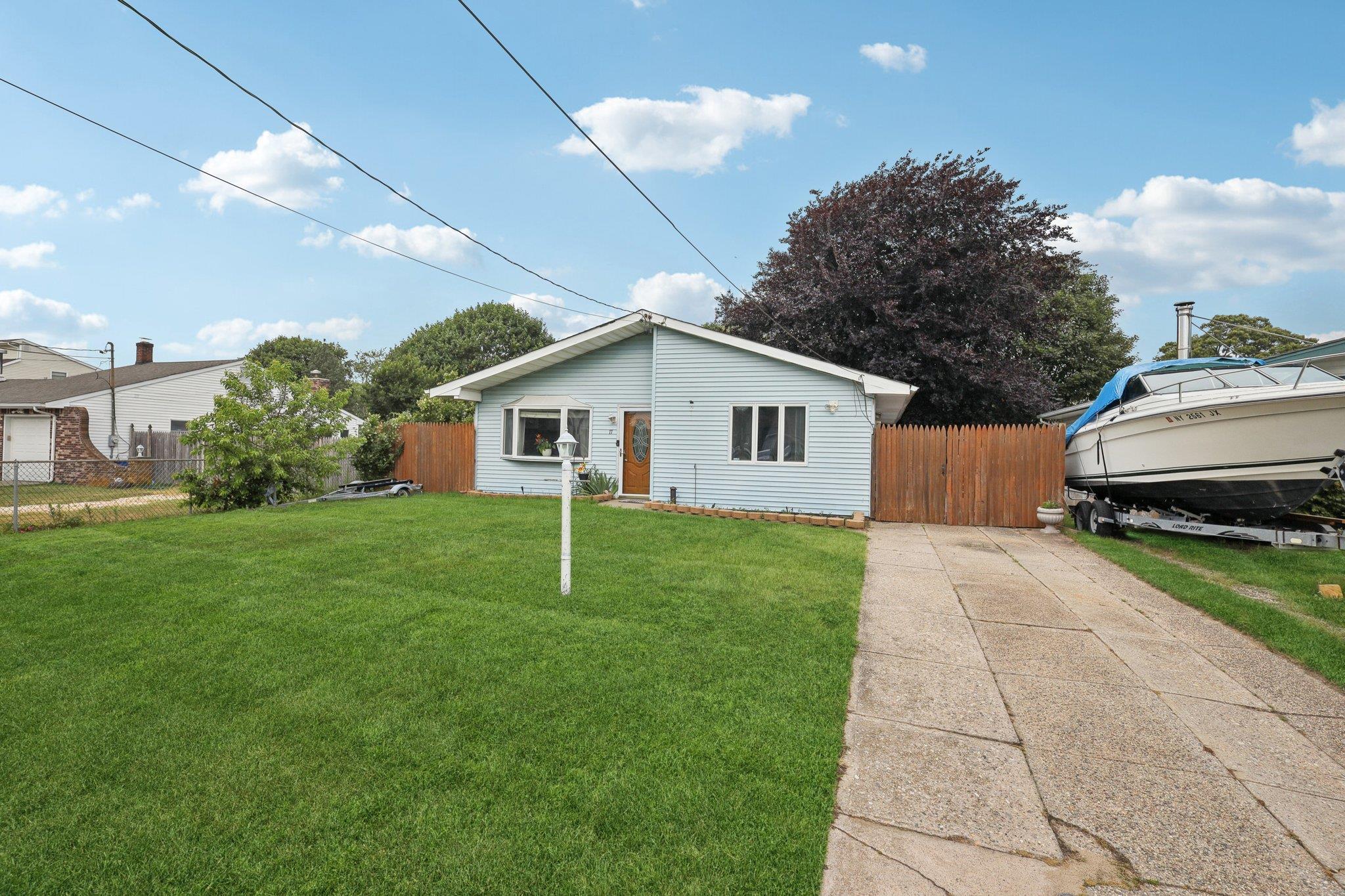 Single Family Lombardy  Suffolk County, NY 11967, MLS-886559-4