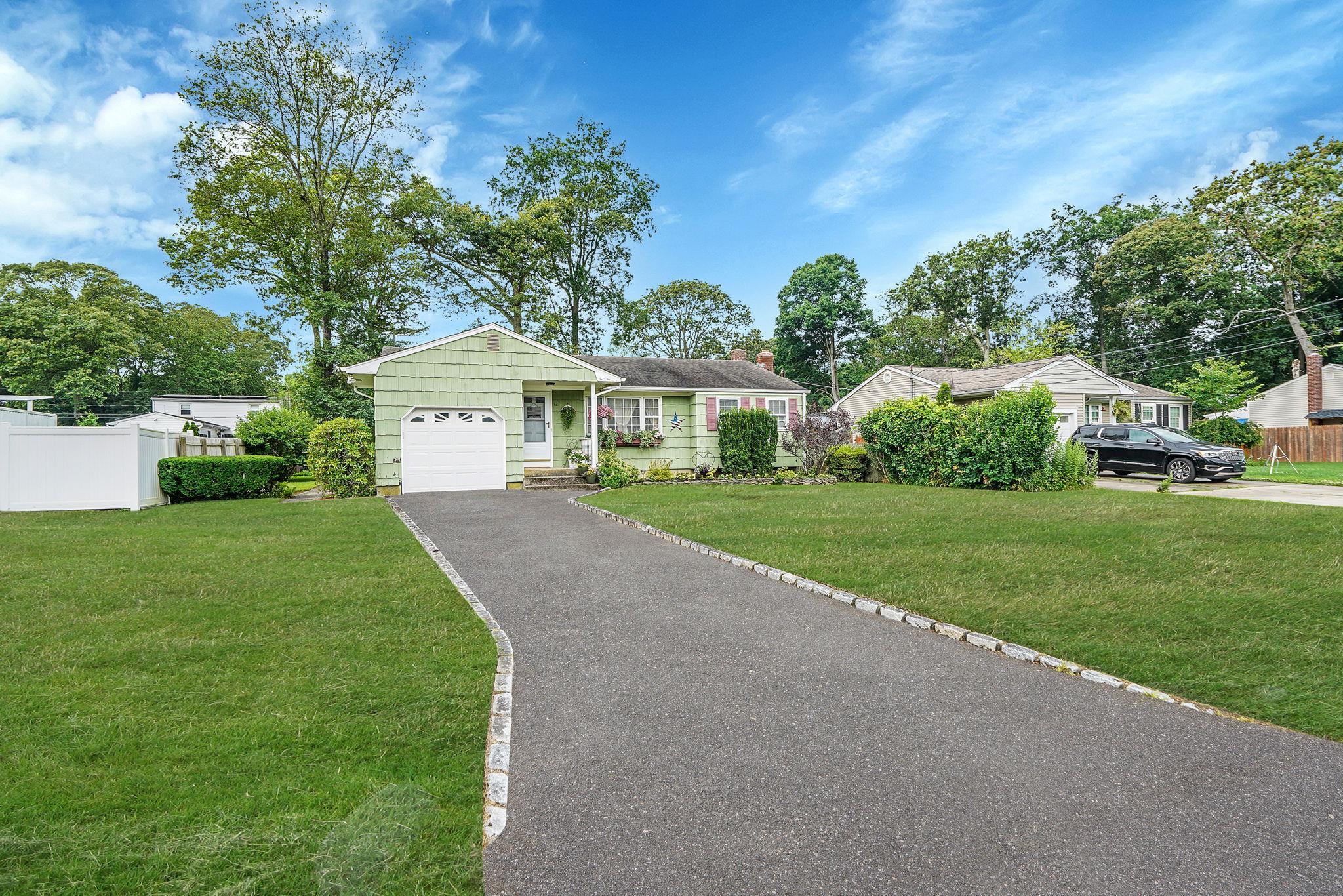 Single Family Pine Cone  Suffolk County, NY 11953, MLS-886594-2