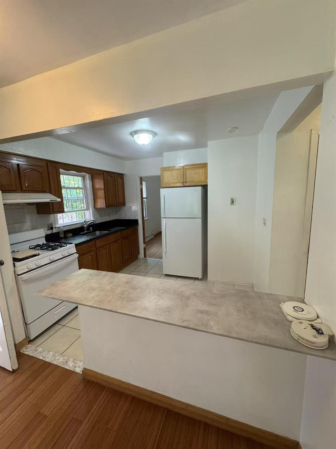 Apartment Clintonville  Queens, NY 11357, MLS-886653-2