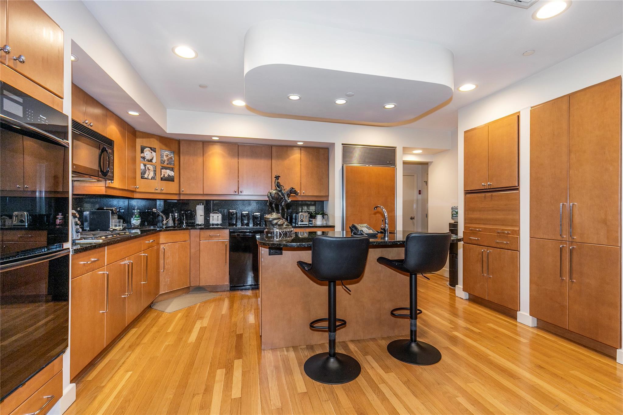 Condo Portico  Nassau County, NY 11021, MLS-886717-16
