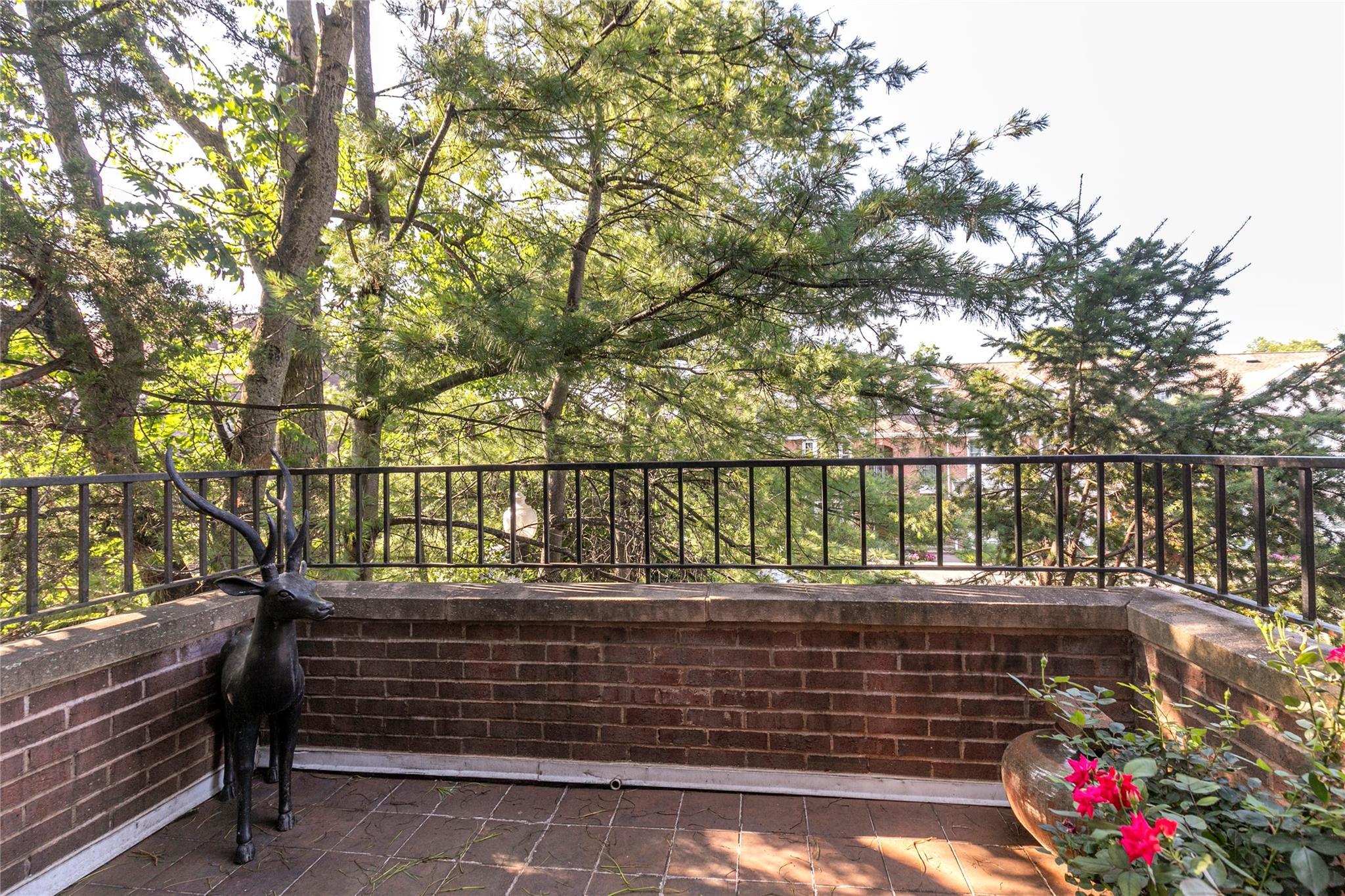 Condo Portico  Nassau County, NY 11021, MLS-886717-20