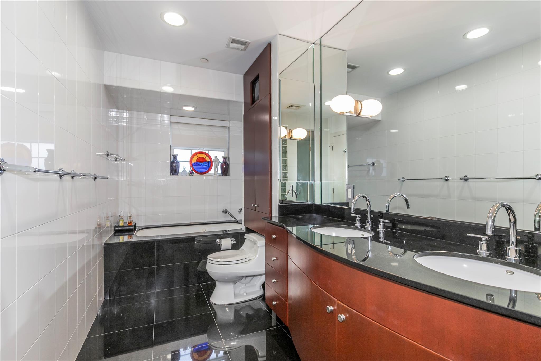 Condo Portico  Nassau County, NY 11021, MLS-886717-23