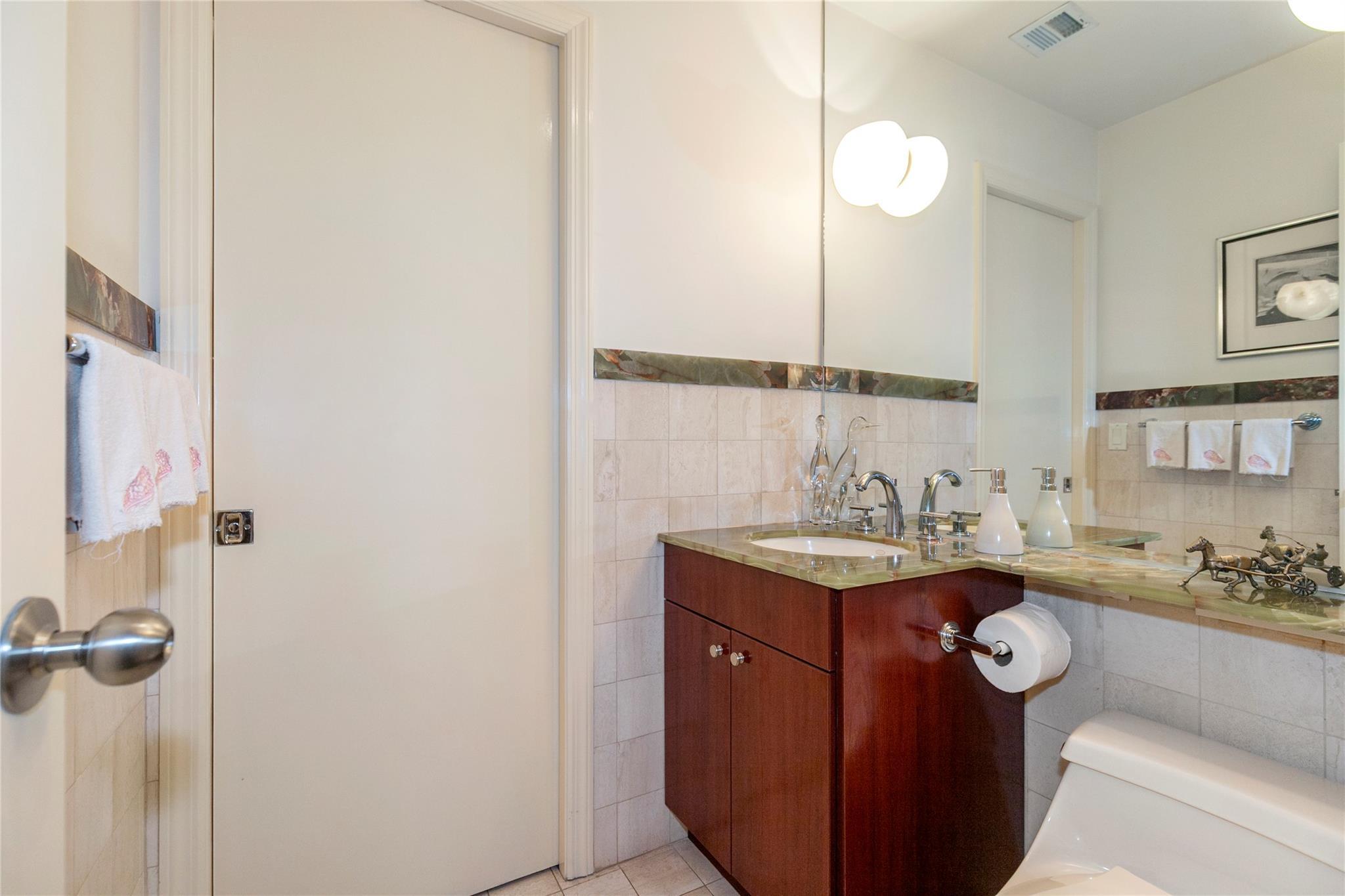 Condo Portico  Nassau County, NY 11021, MLS-886717-28