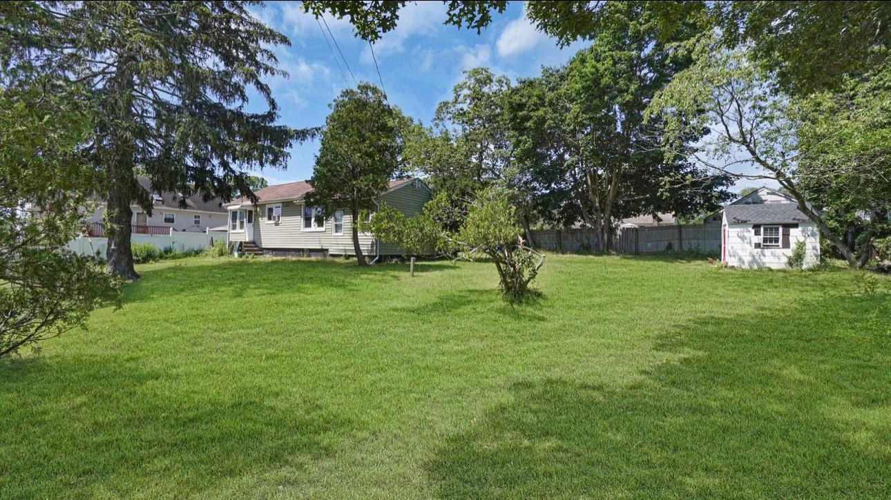 Single Family Maywood  Suffolk County, NY 11951, MLS-886722-11