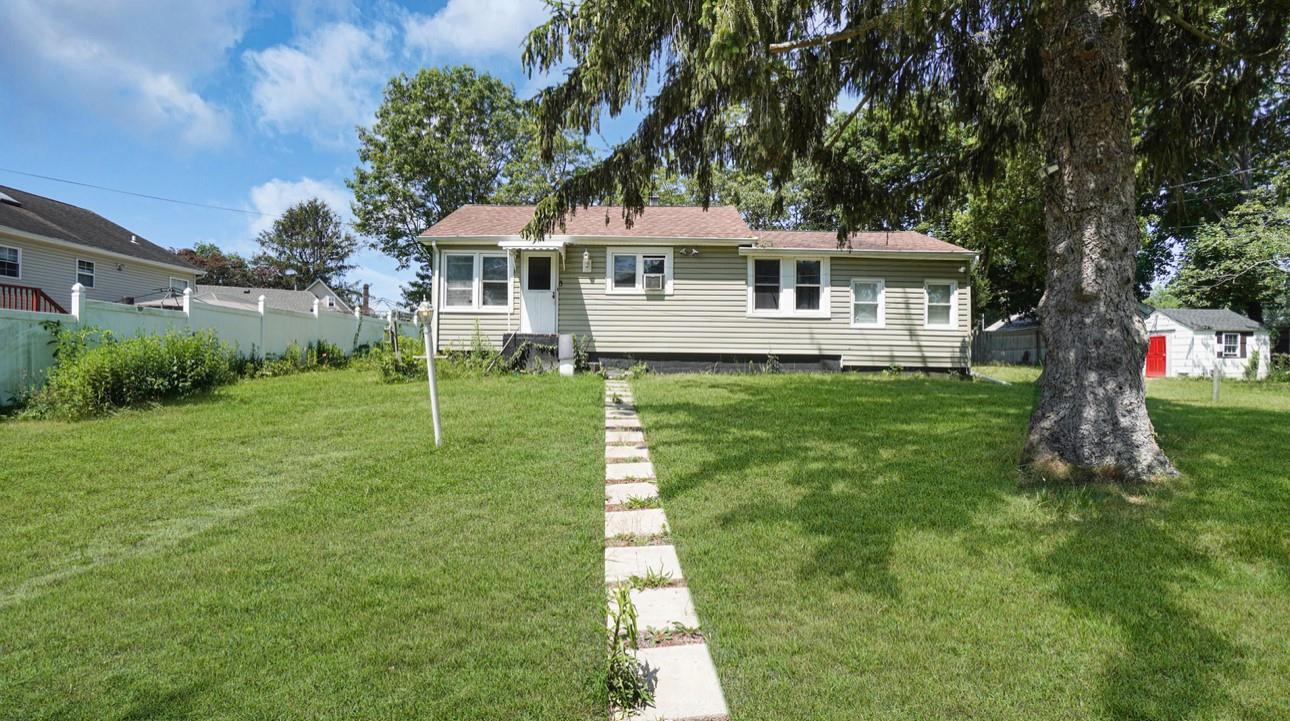 Single Family Maywood  Suffolk County, NY 11951, MLS-886722-3