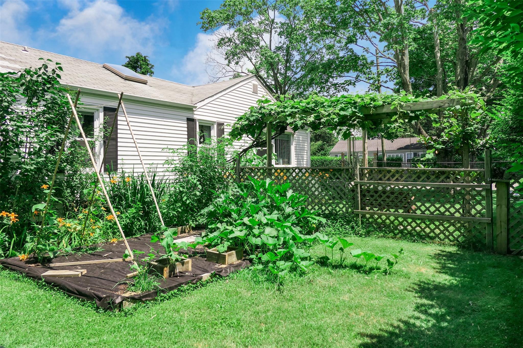 Single Family Clover  Suffolk County, NY 11719, MLS-886758-25