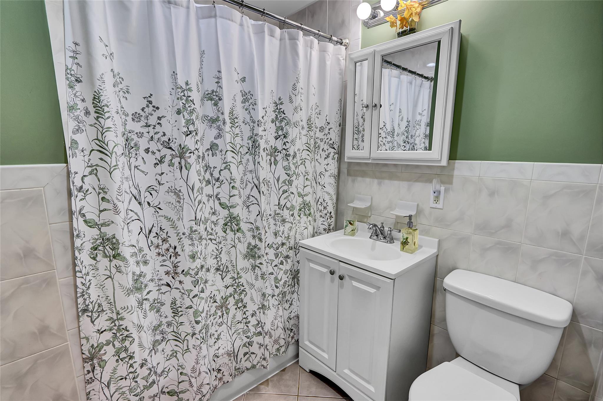 Single Family Somerset  Suffolk County, NY 11701, MLS-886841-13