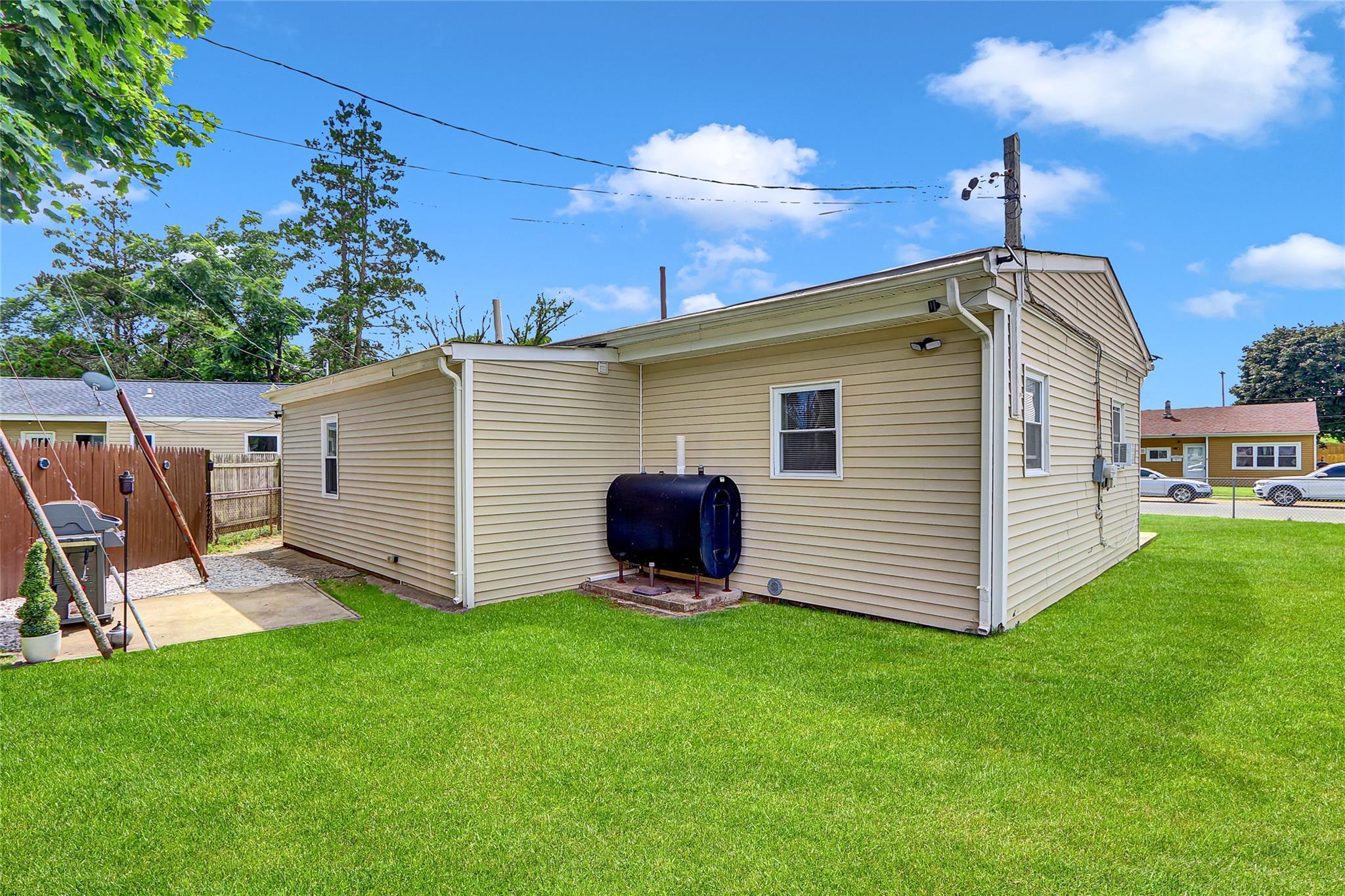 Single Family Somerset  Suffolk County, NY 11701, MLS-886841-16