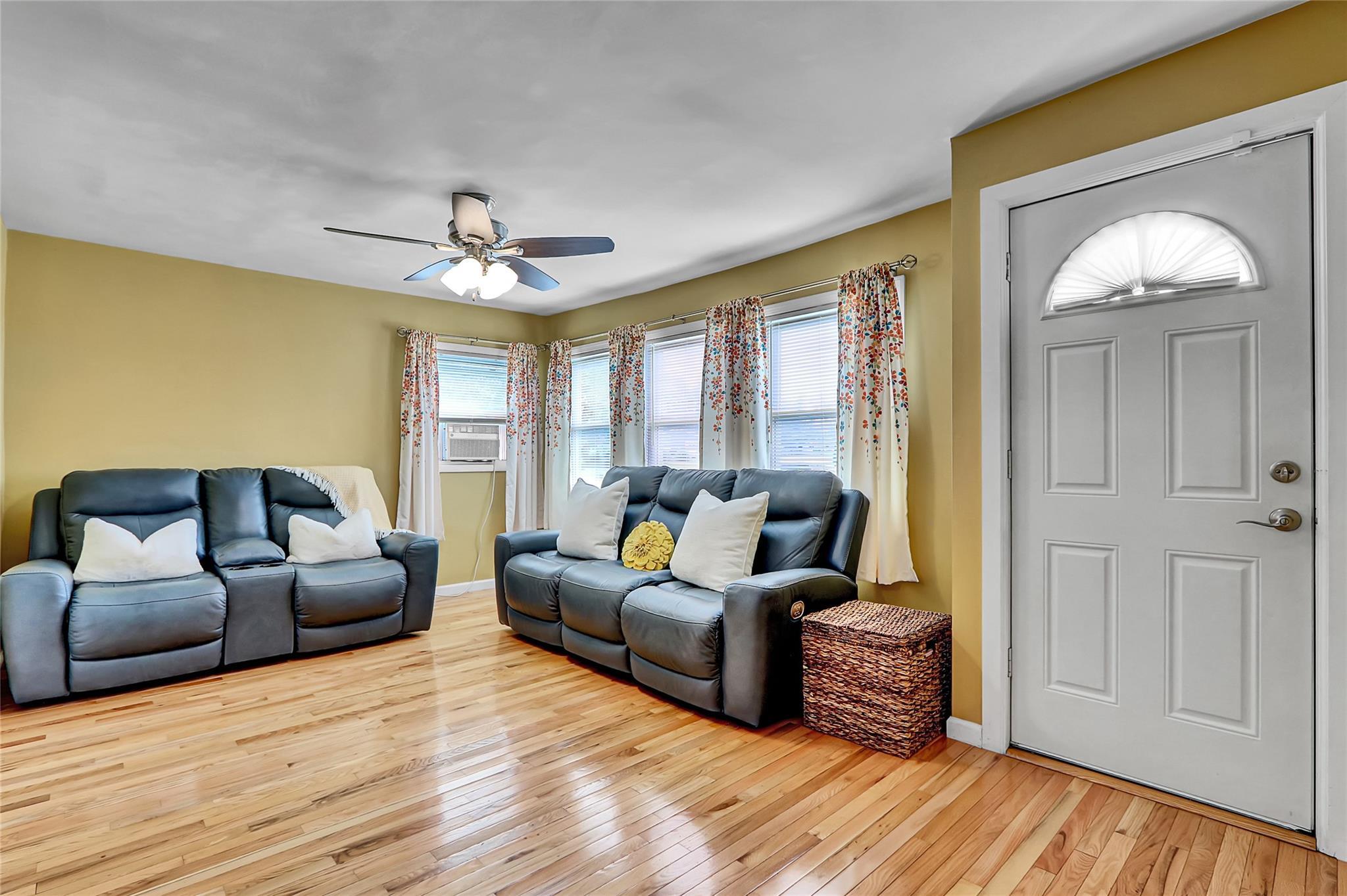 Single Family Somerset  Suffolk County, NY 11701, MLS-886841-2