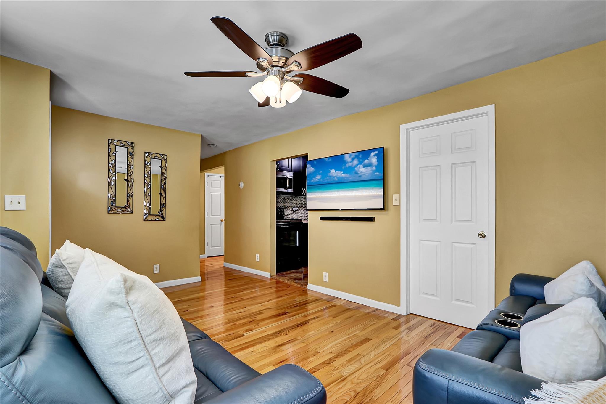 Single Family Somerset  Suffolk County, NY 11701, MLS-886841-3