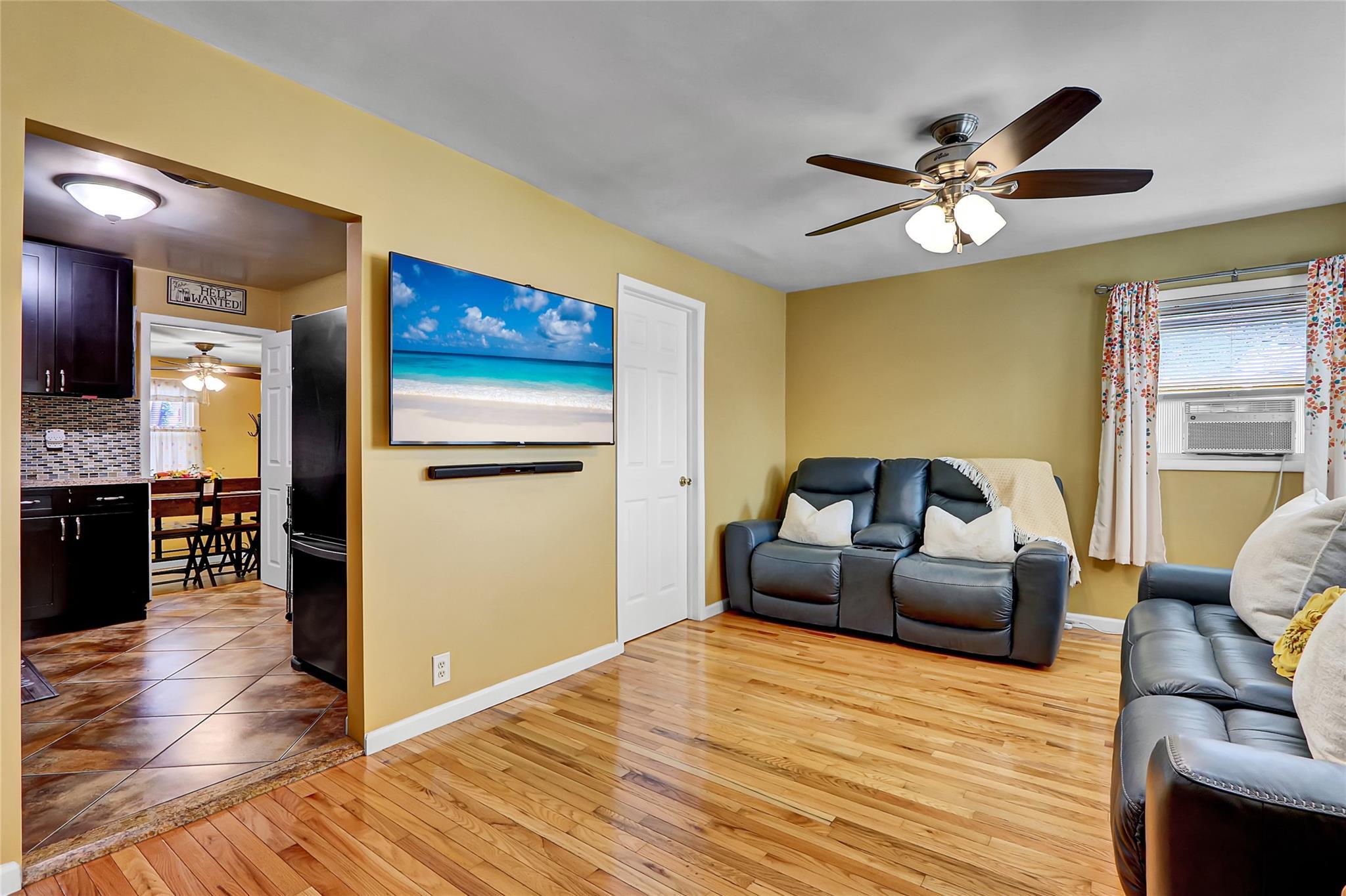 Single Family Somerset  Suffolk County, NY 11701, MLS-886841-4