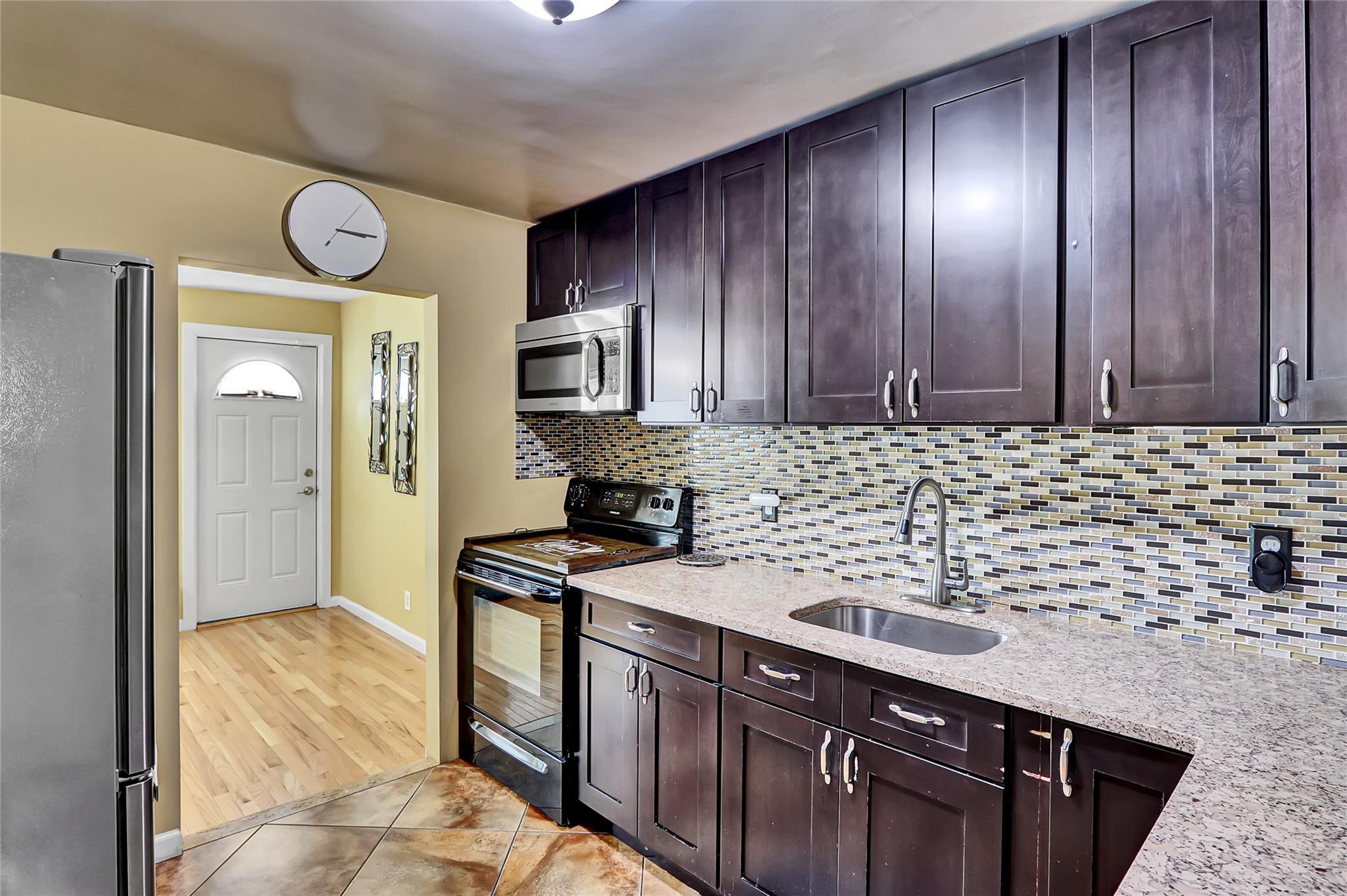 Single Family Somerset  Suffolk County, NY 11701, MLS-886841-6