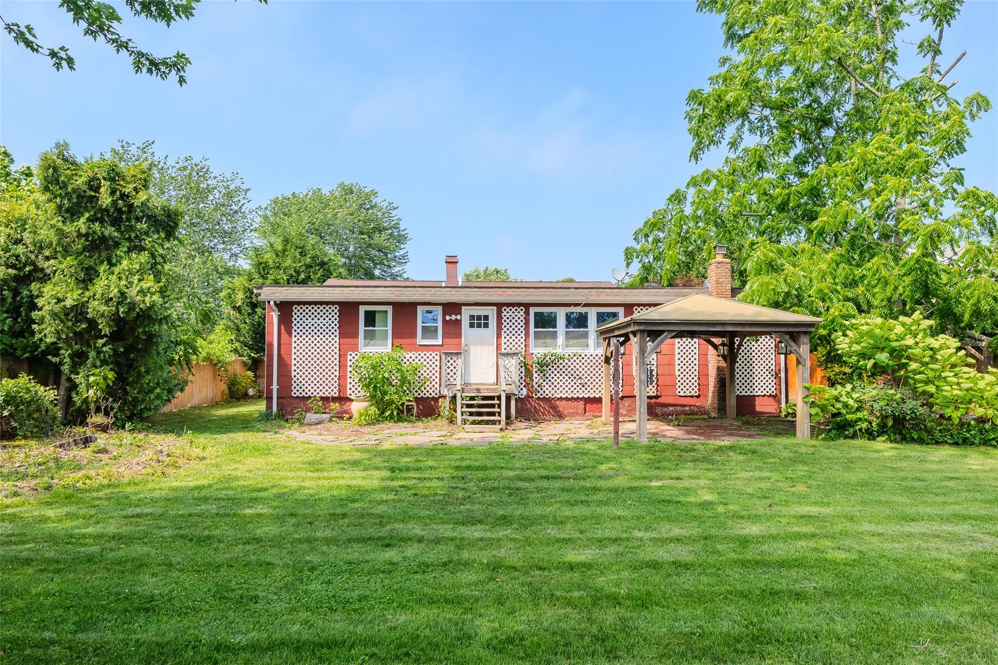 Single Family Rivera  Suffolk County, NY 11796, MLS-886853-40