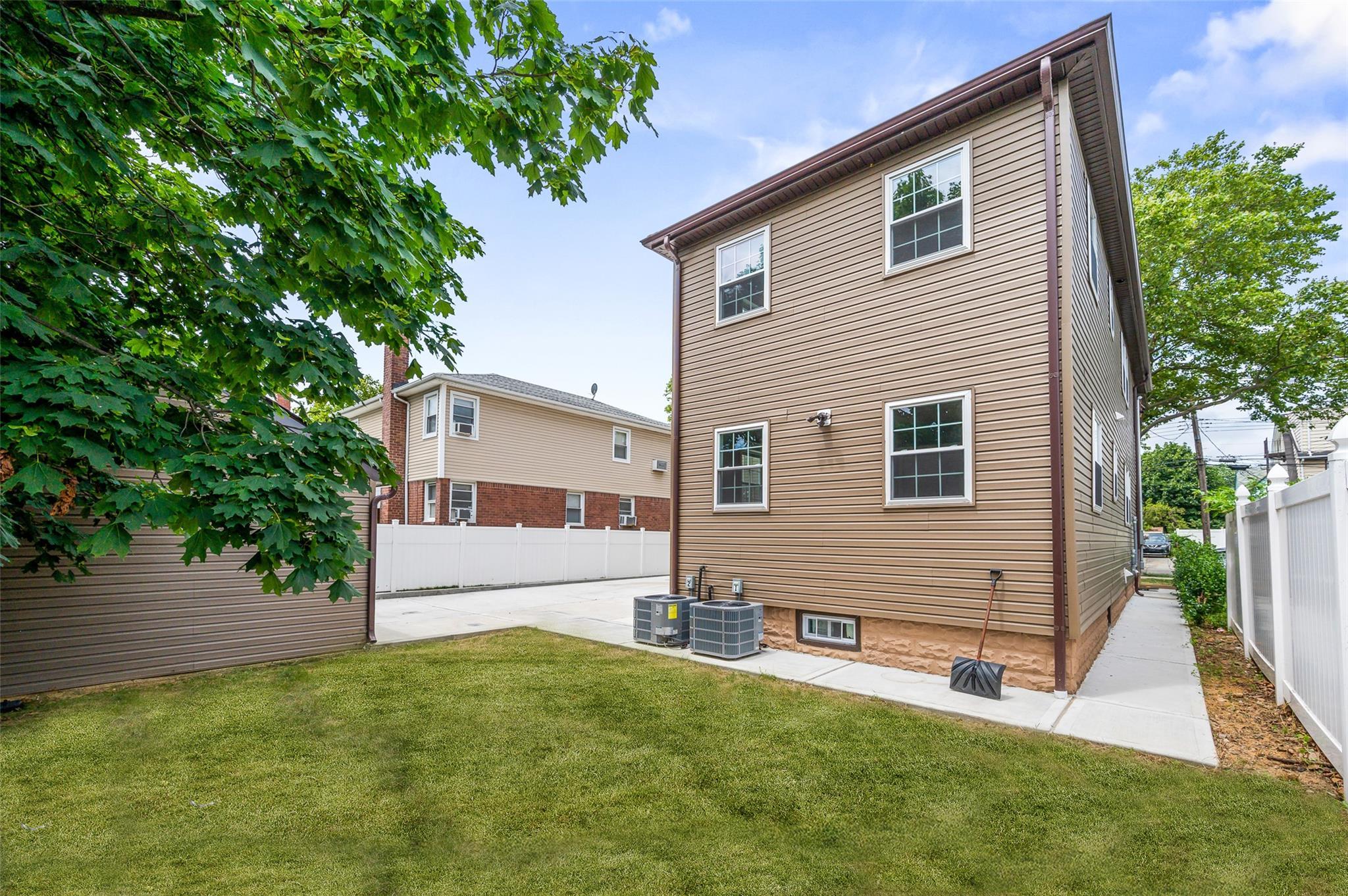 Single Family 253rd  Queens, NY 11422, MLS-886868-25