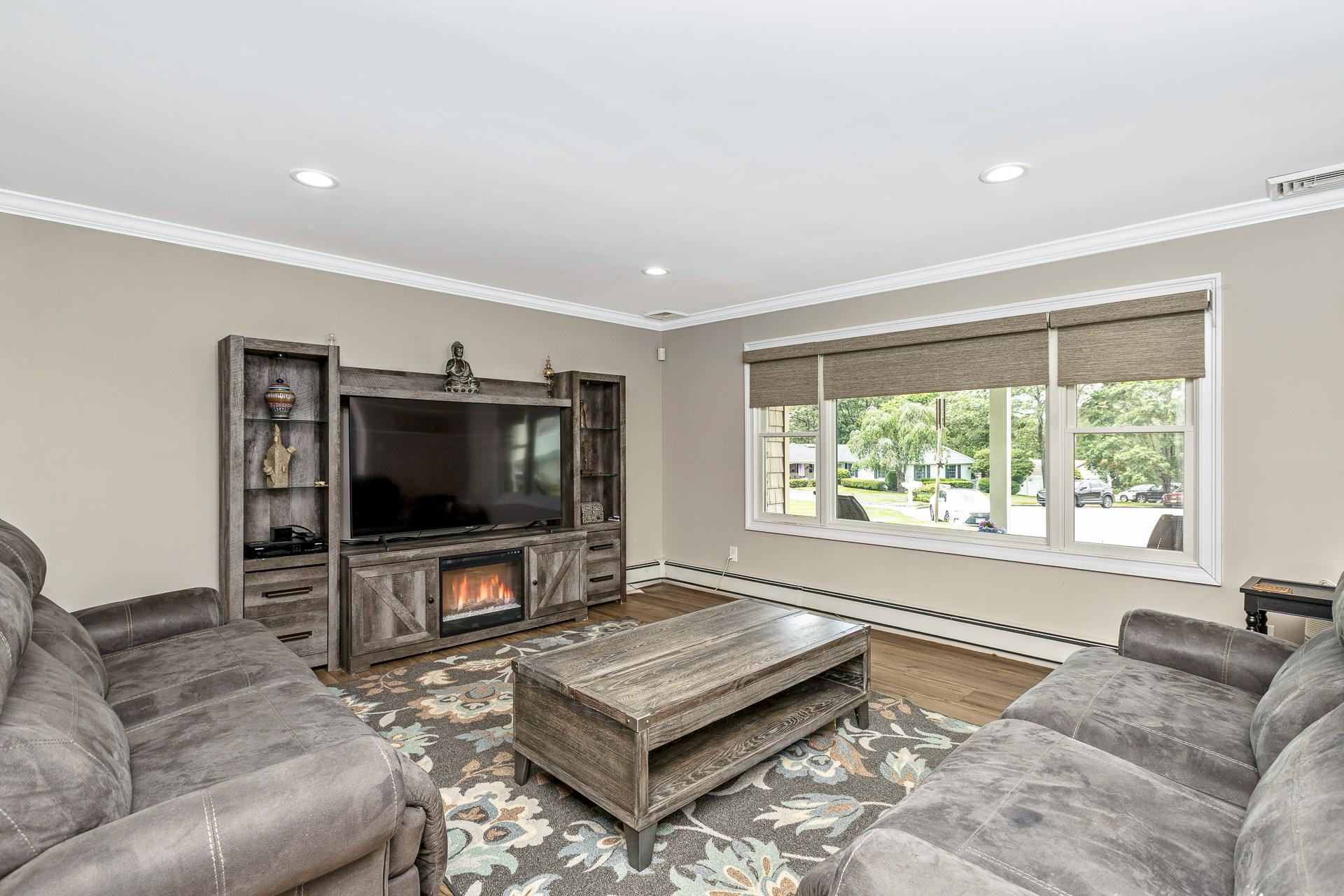 Single Family Hysler  Suffolk County, NY 11727, MLS-886907-10