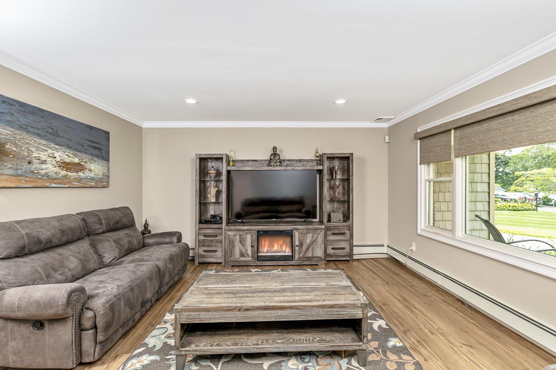 Single Family Hysler  Suffolk County, NY 11727, MLS-886907-11