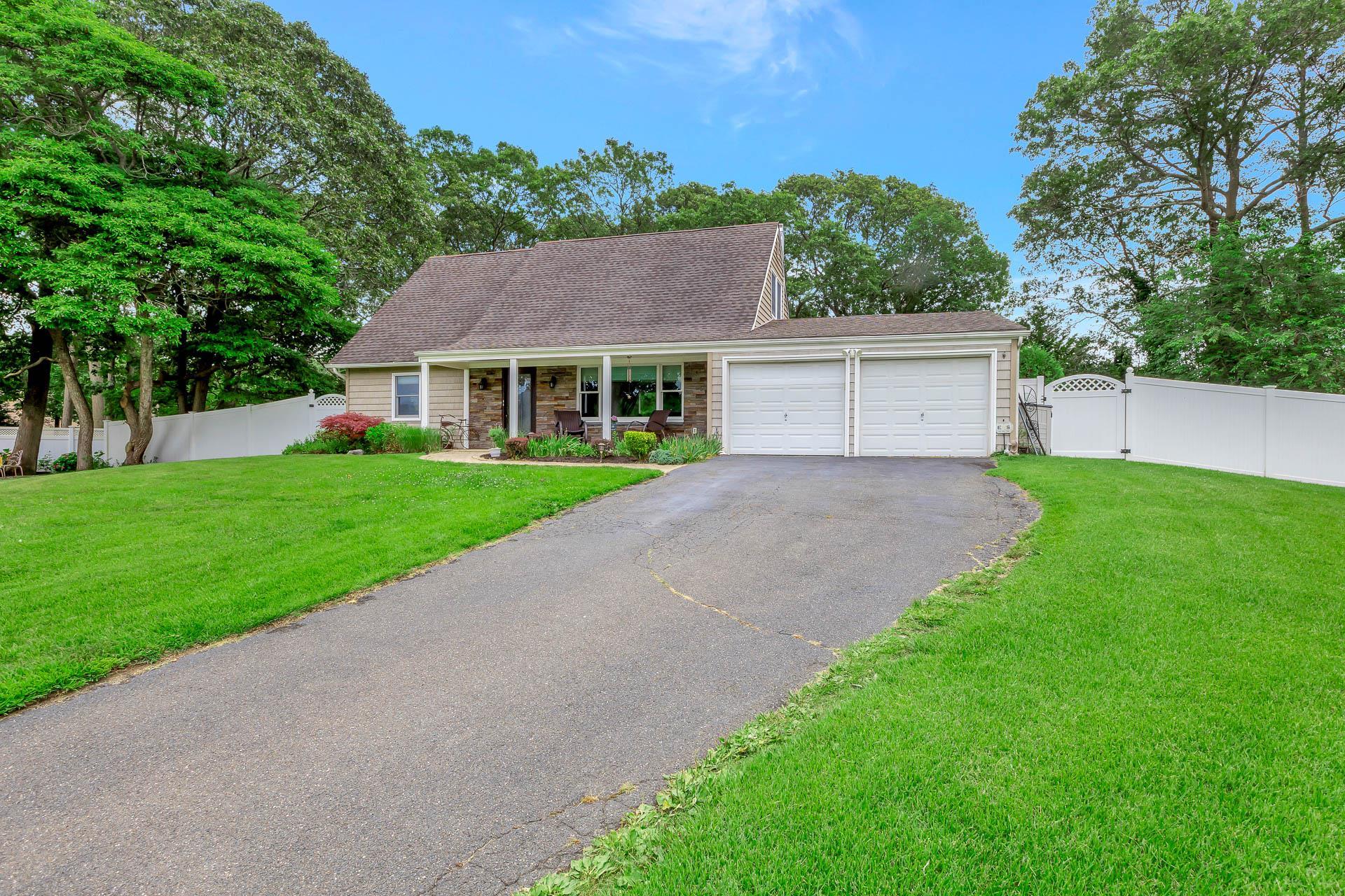 Single Family Hysler  Suffolk County, NY 11727, MLS-886907-2