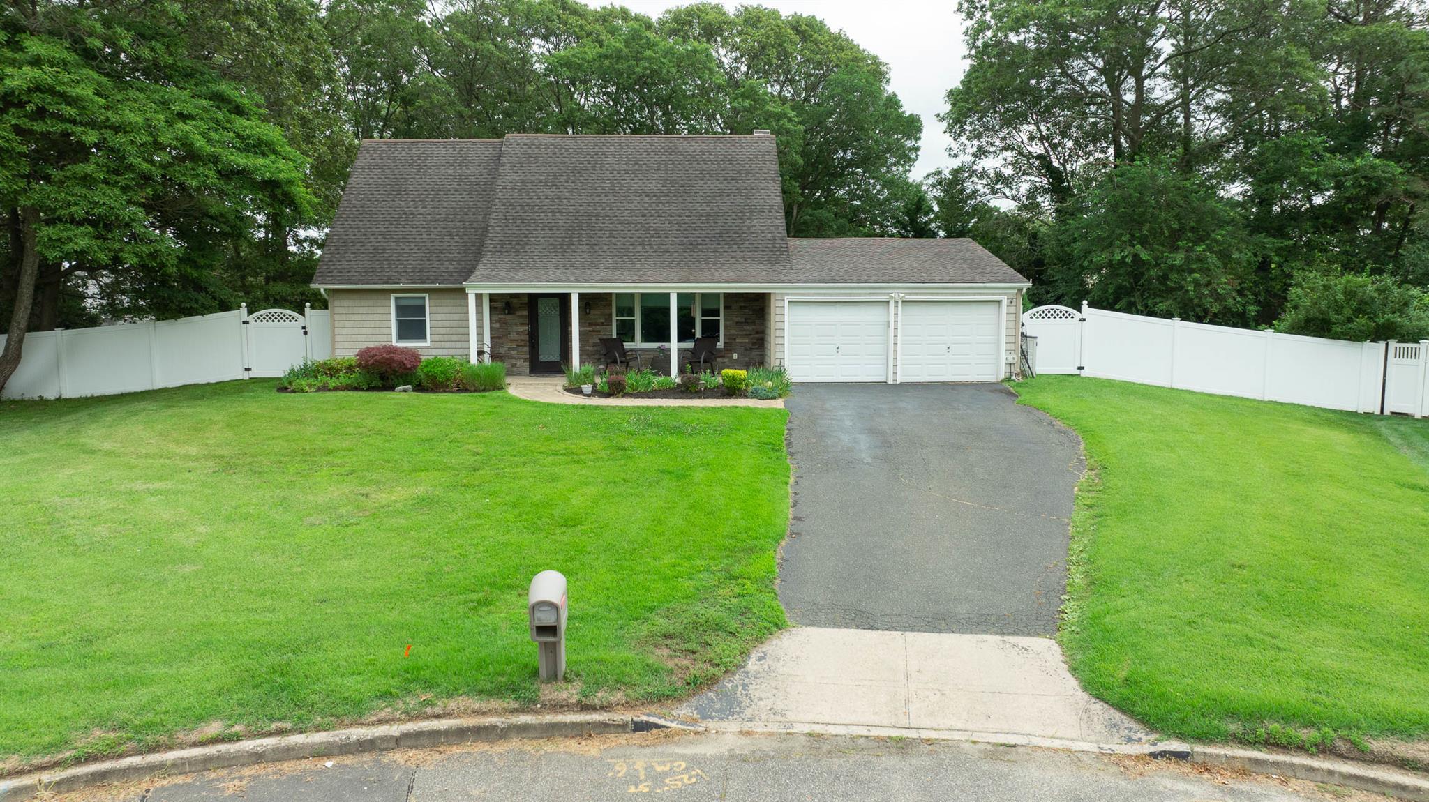 Single Family Hysler  Suffolk County, NY 11727, MLS-886907-33