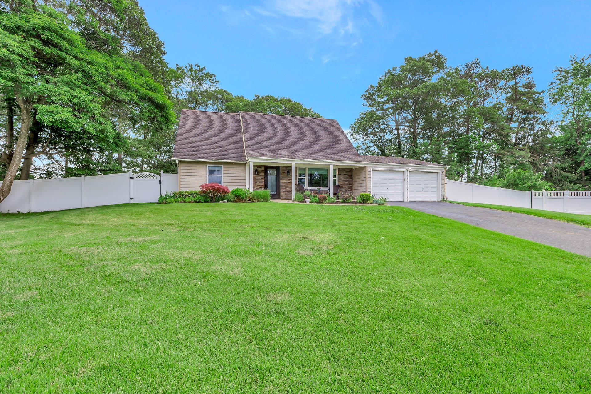 Single Family Hysler  Suffolk County, NY 11727, MLS-886907-5