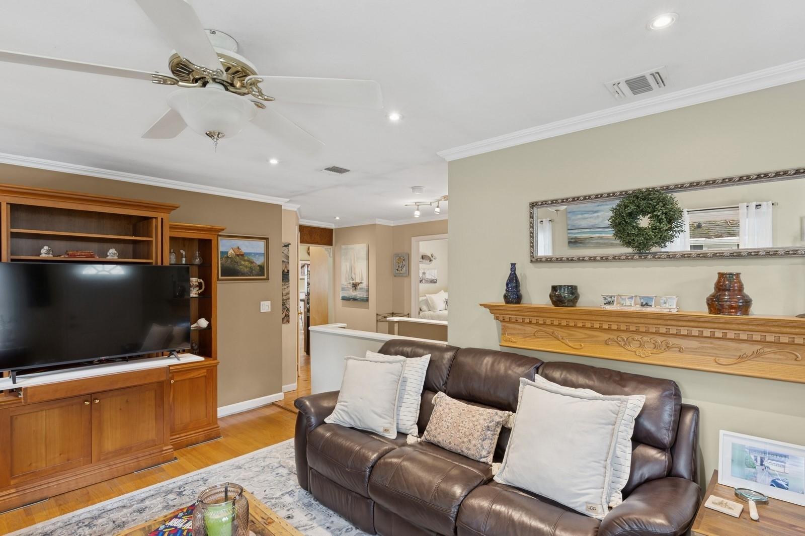 Single Family Locust  Suffolk County, NY 11778, MLS-886959-4