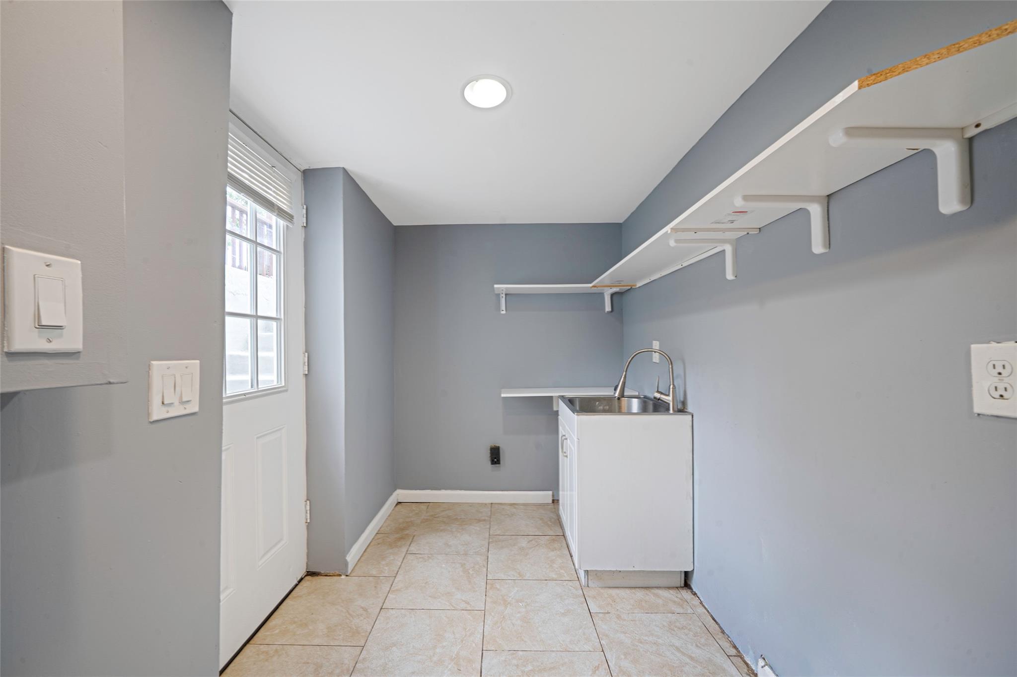 Single Family Carlls  Suffolk County, NY 11729, MLS-887044-21