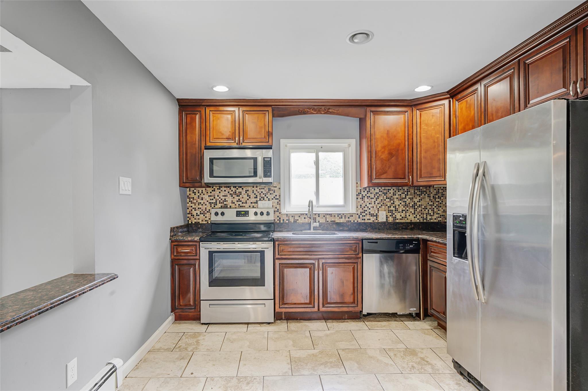 Single Family Carlls  Suffolk County, NY 11729, MLS-887044-9