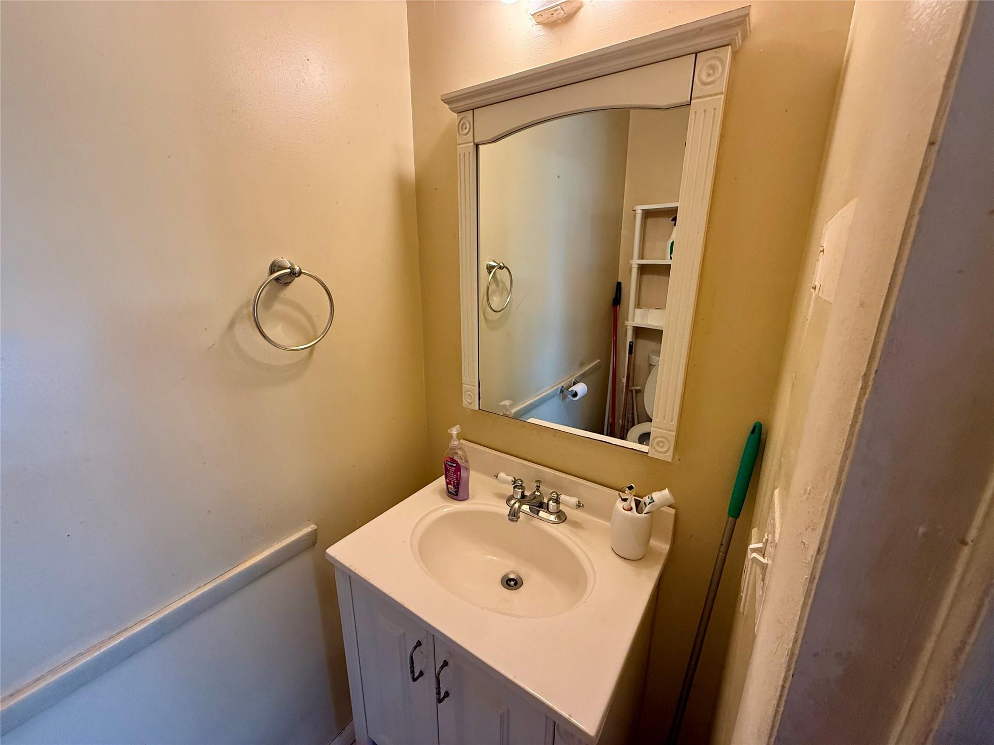 Single Family Hilltop  Suffolk County, NY 11798, MLS-887061-5