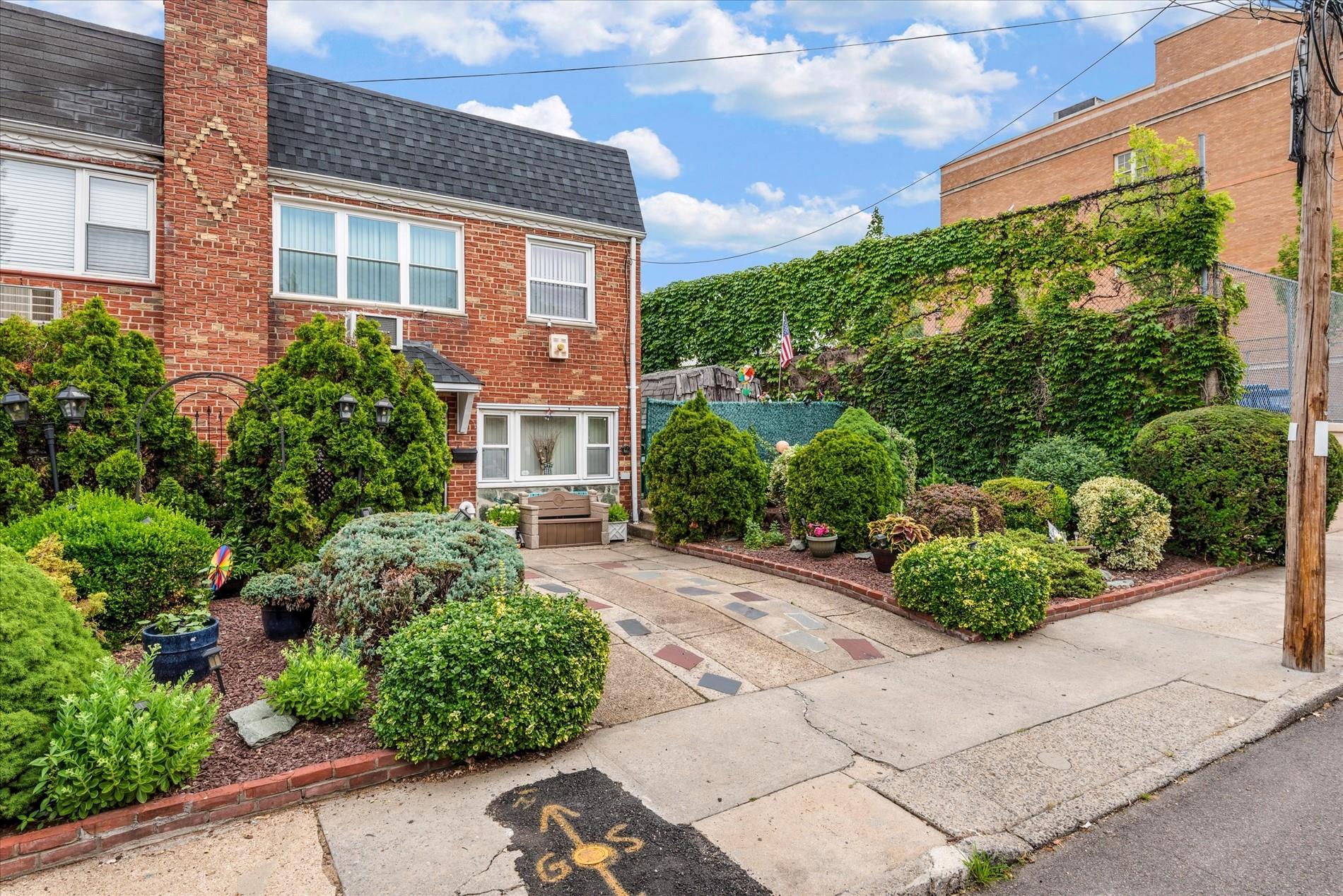 Single Family 60th  Queens, NY 11378, MLS-887104-2