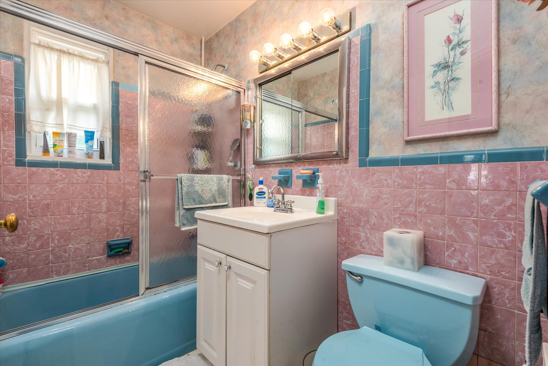 Single Family 60th  Queens, NY 11378, MLS-887104-21