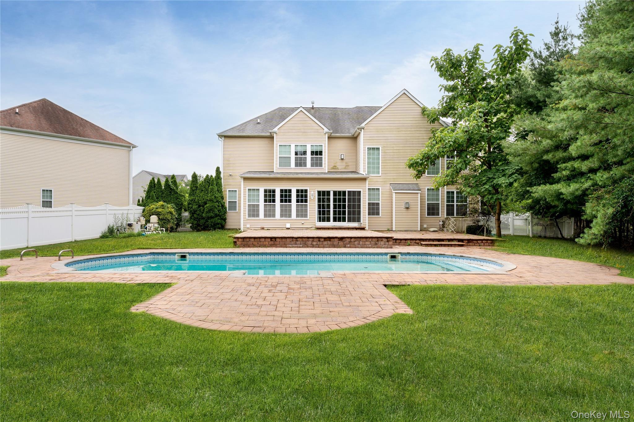 Single Family Avolet  Suffolk County, NY 11766, MLS-887117-10