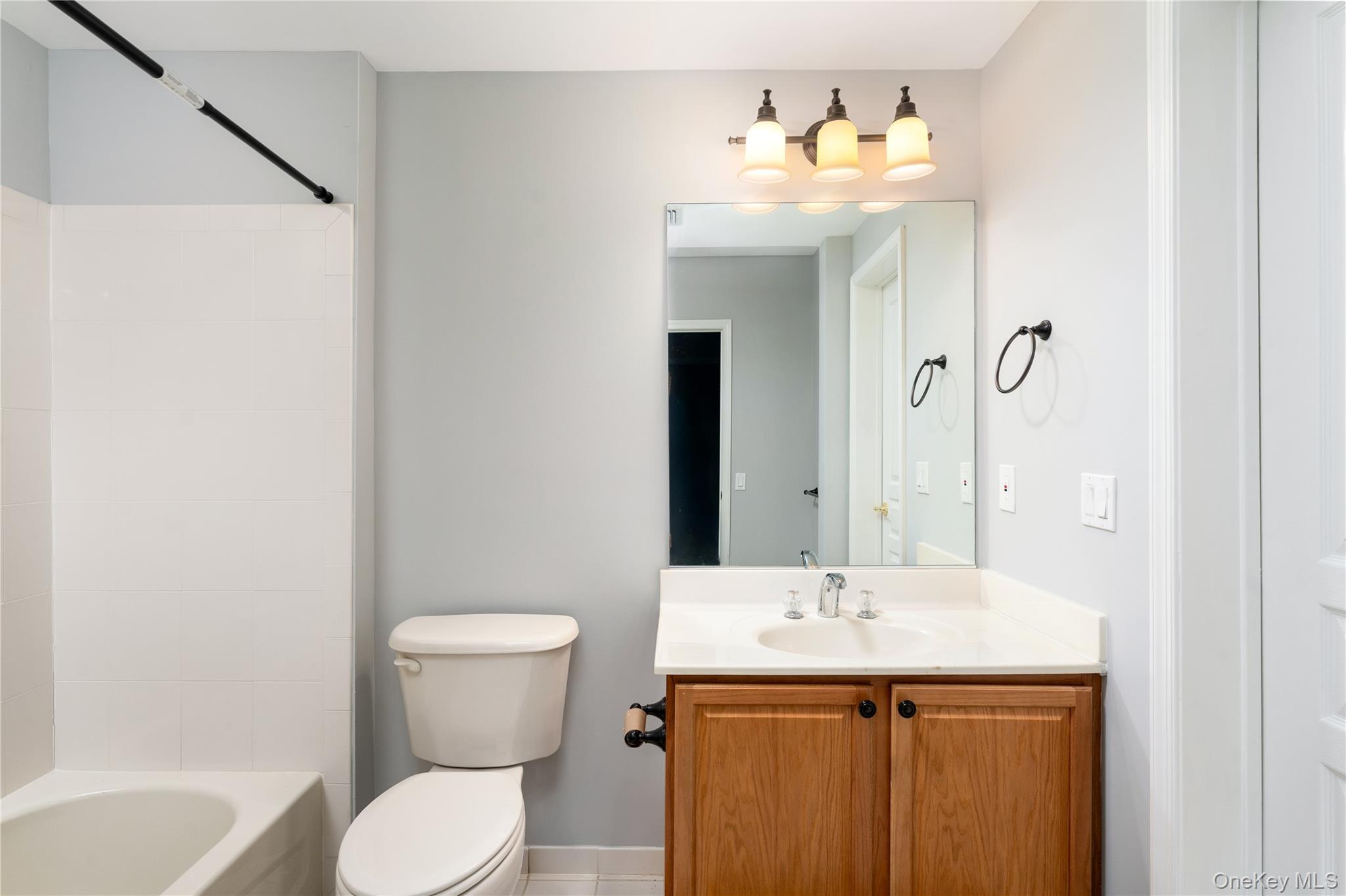 Single Family Avolet  Suffolk County, NY 11766, MLS-887117-33