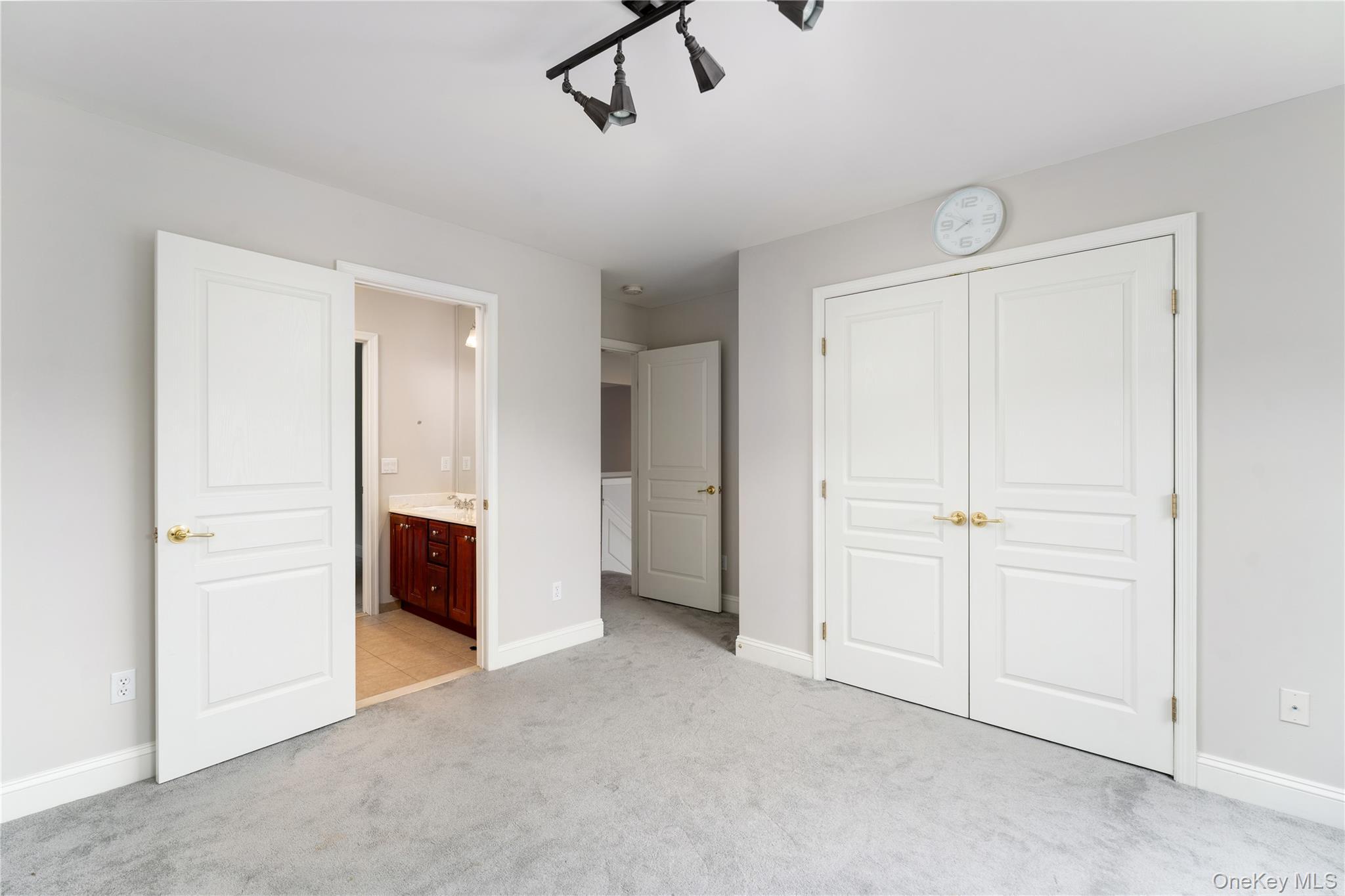 Single Family Avolet  Suffolk County, NY 11766, MLS-887117-37