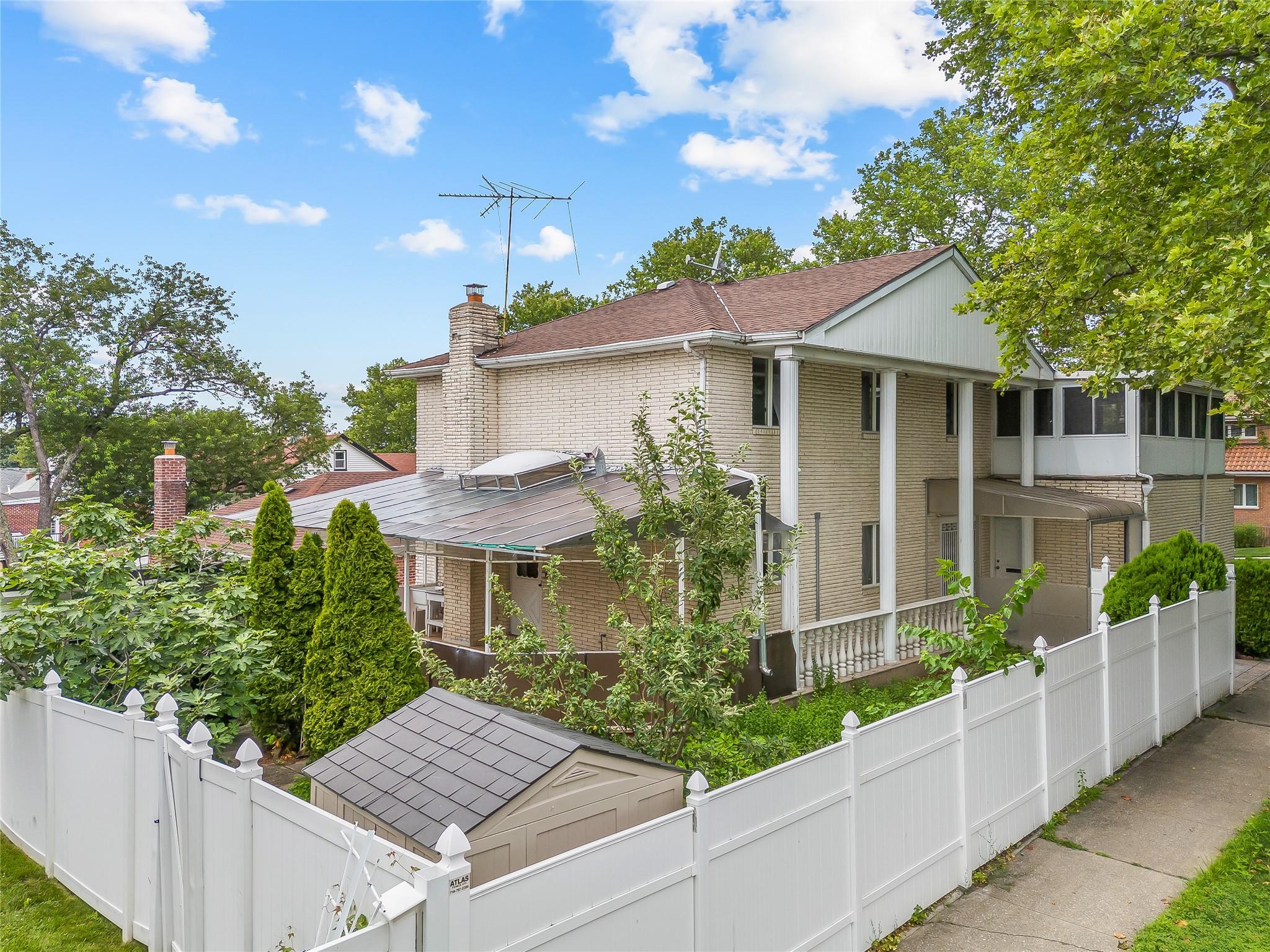 Single Family 11th  Queens, NY 11357, MLS-887119-2