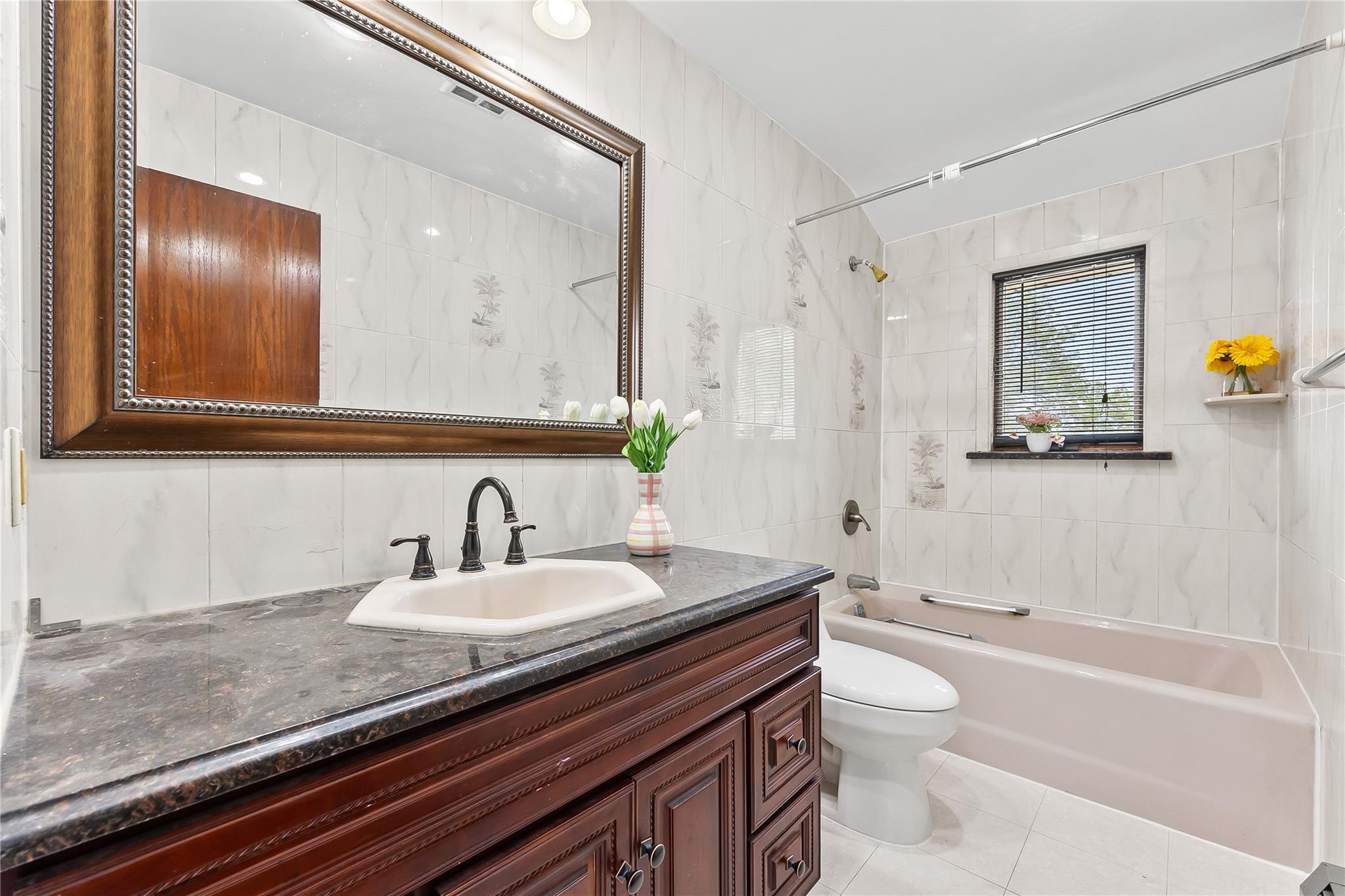 Single Family 11th  Queens, NY 11357, MLS-887119-21