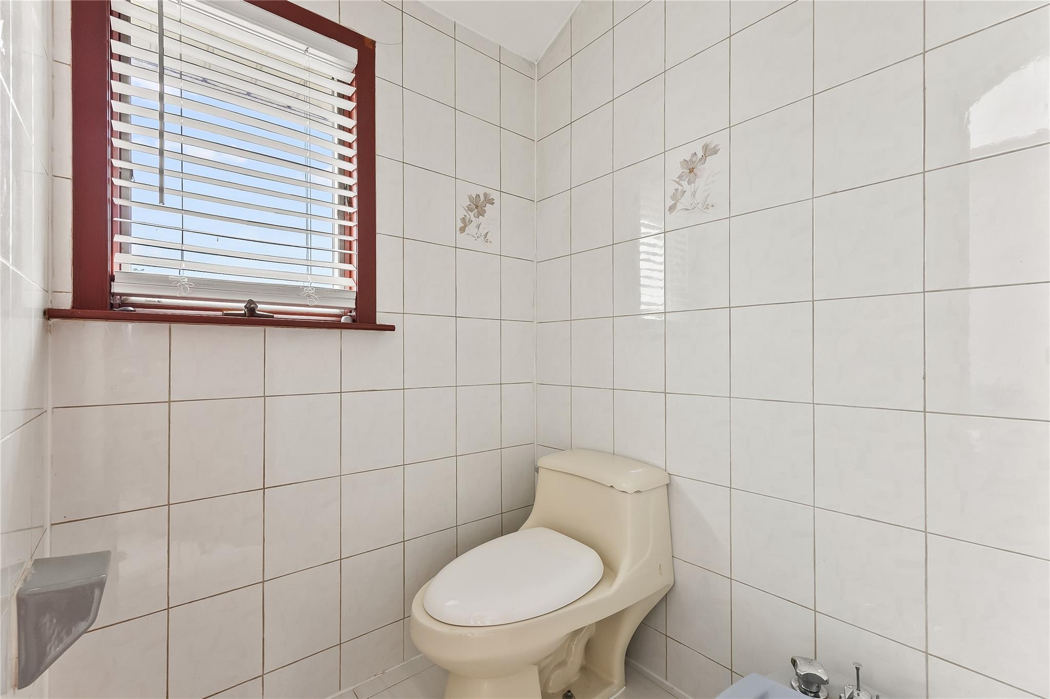 Single Family 11th  Queens, NY 11357, MLS-887119-27