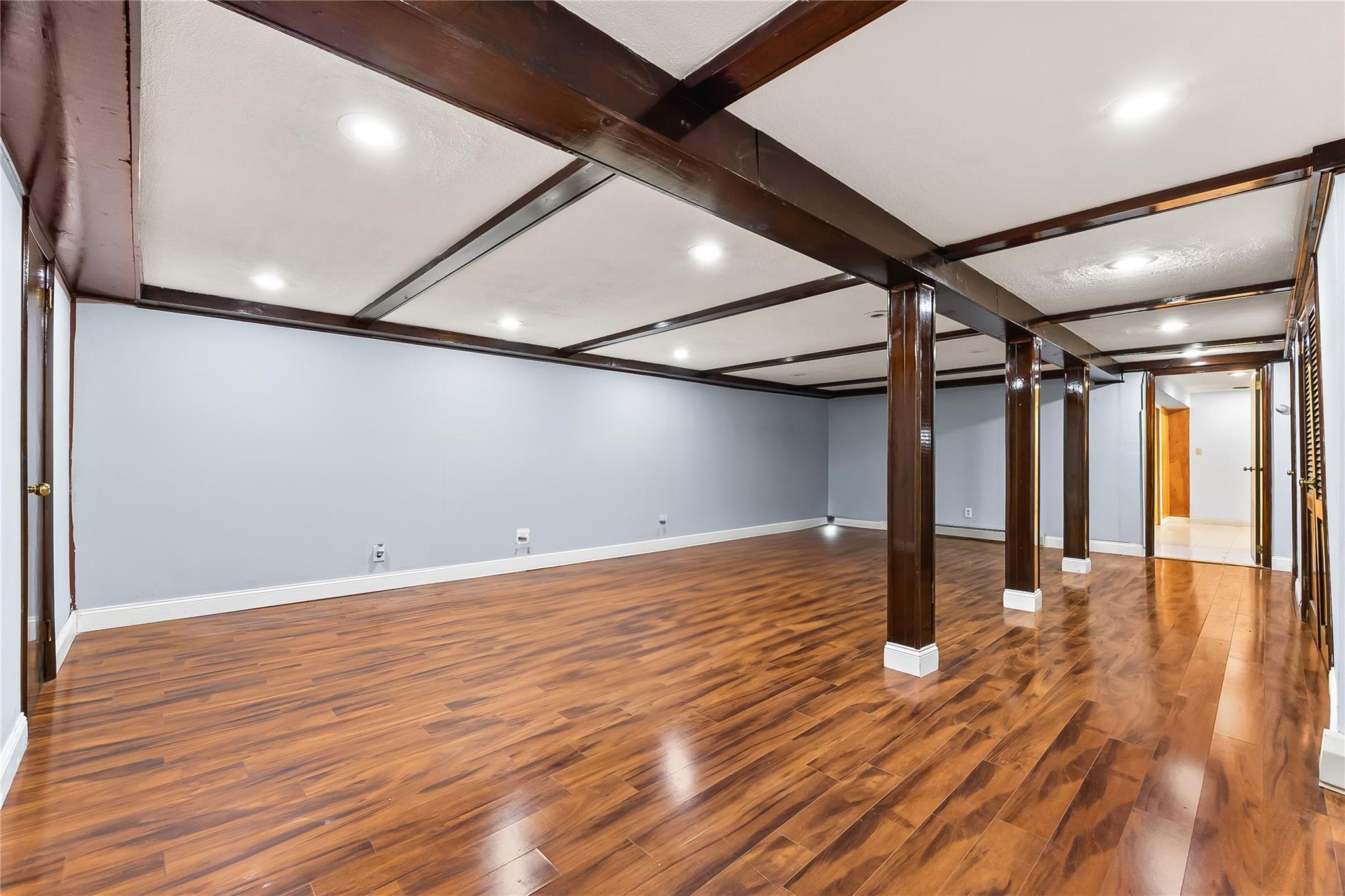 Single Family 11th  Queens, NY 11357, MLS-887119-30