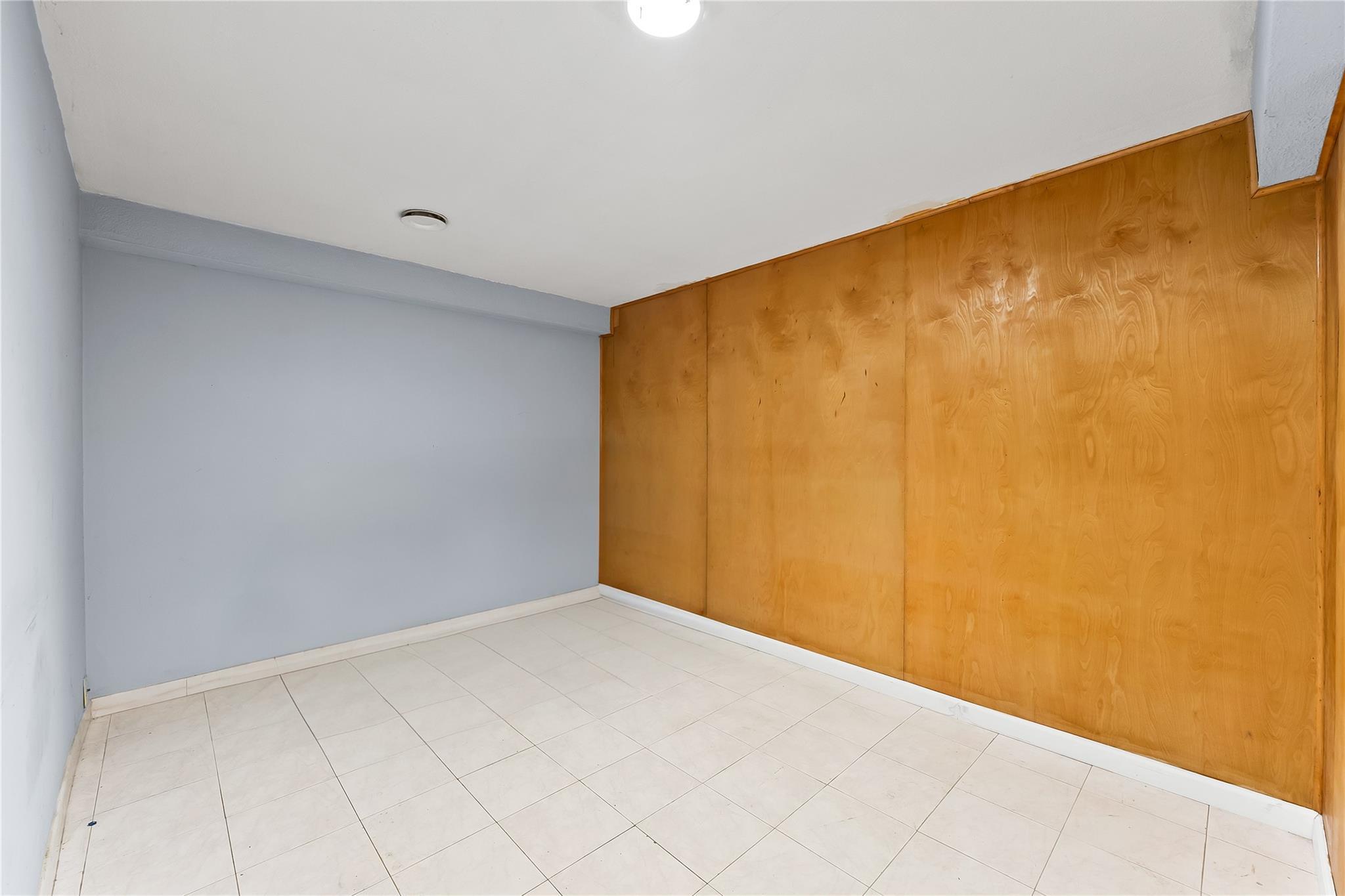 Single Family 11th  Queens, NY 11357, MLS-887119-33