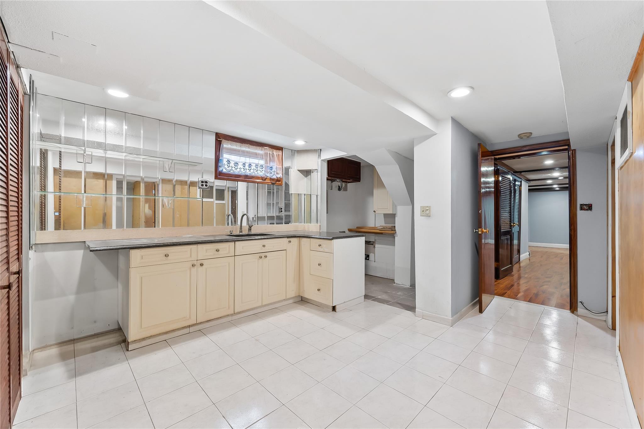 Single Family 11th  Queens, NY 11357, MLS-887119-35