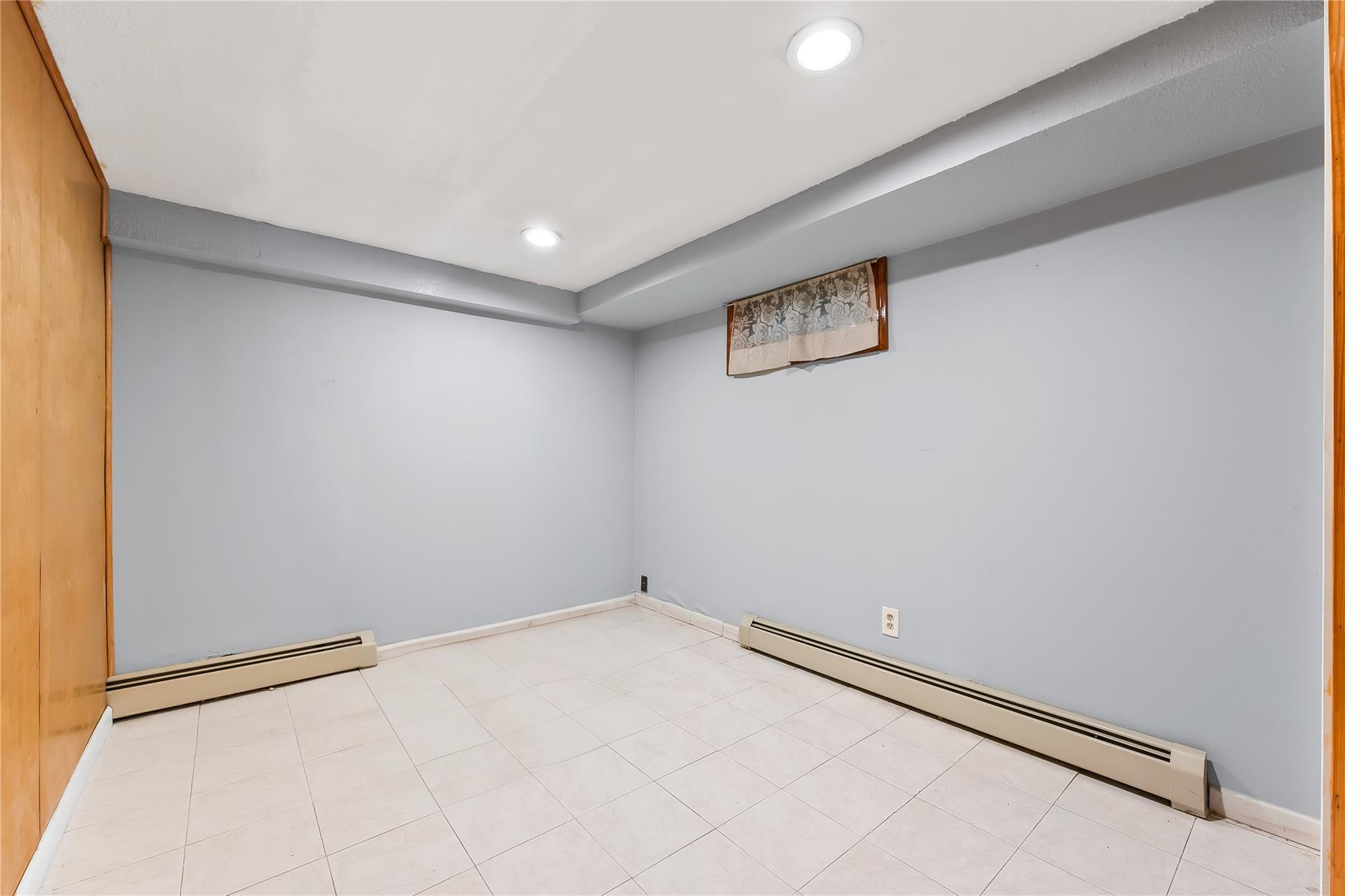 Single Family 11th  Queens, NY 11357, MLS-887119-36
