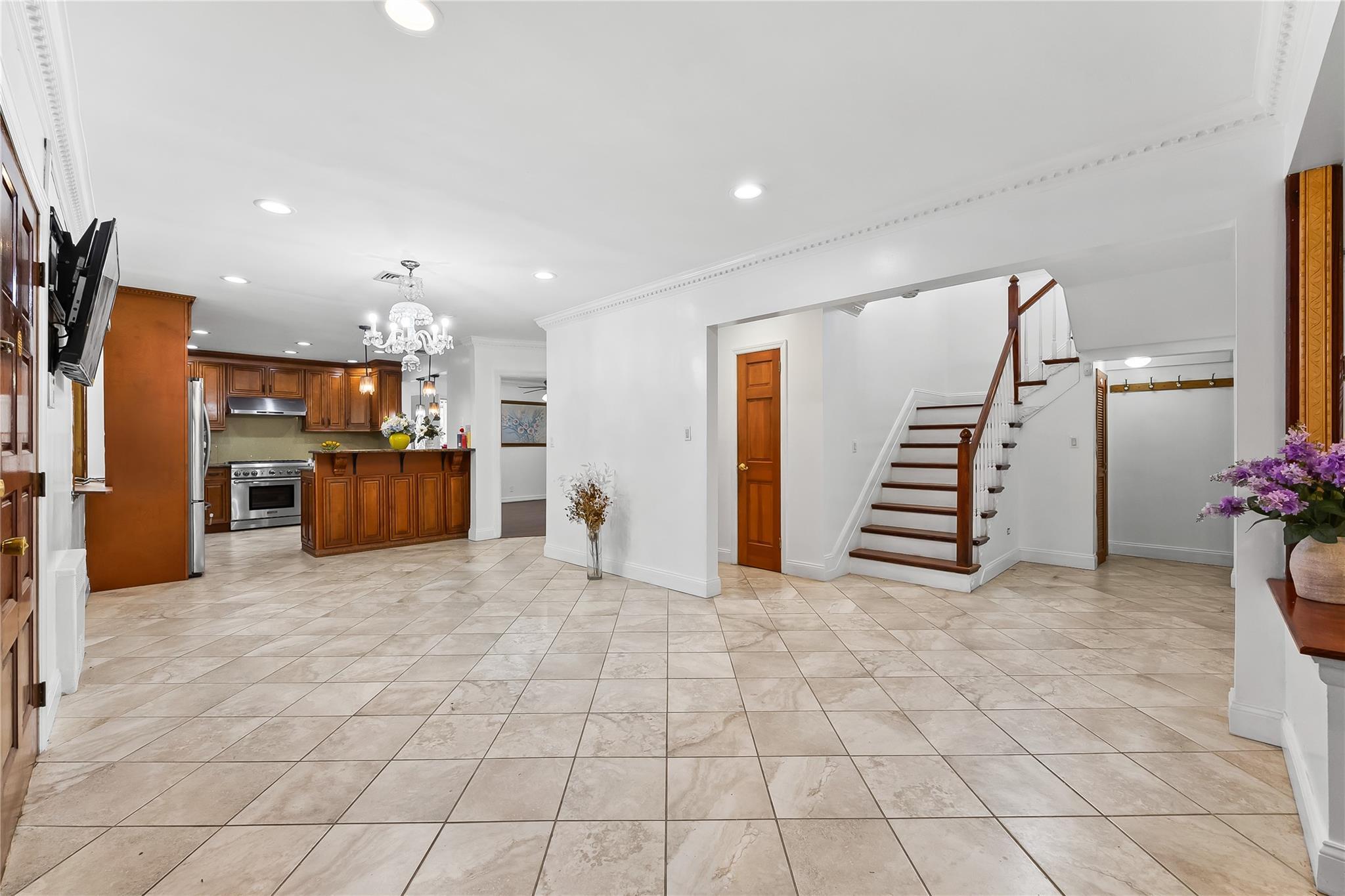 Single Family 11th  Queens, NY 11357, MLS-887119-4