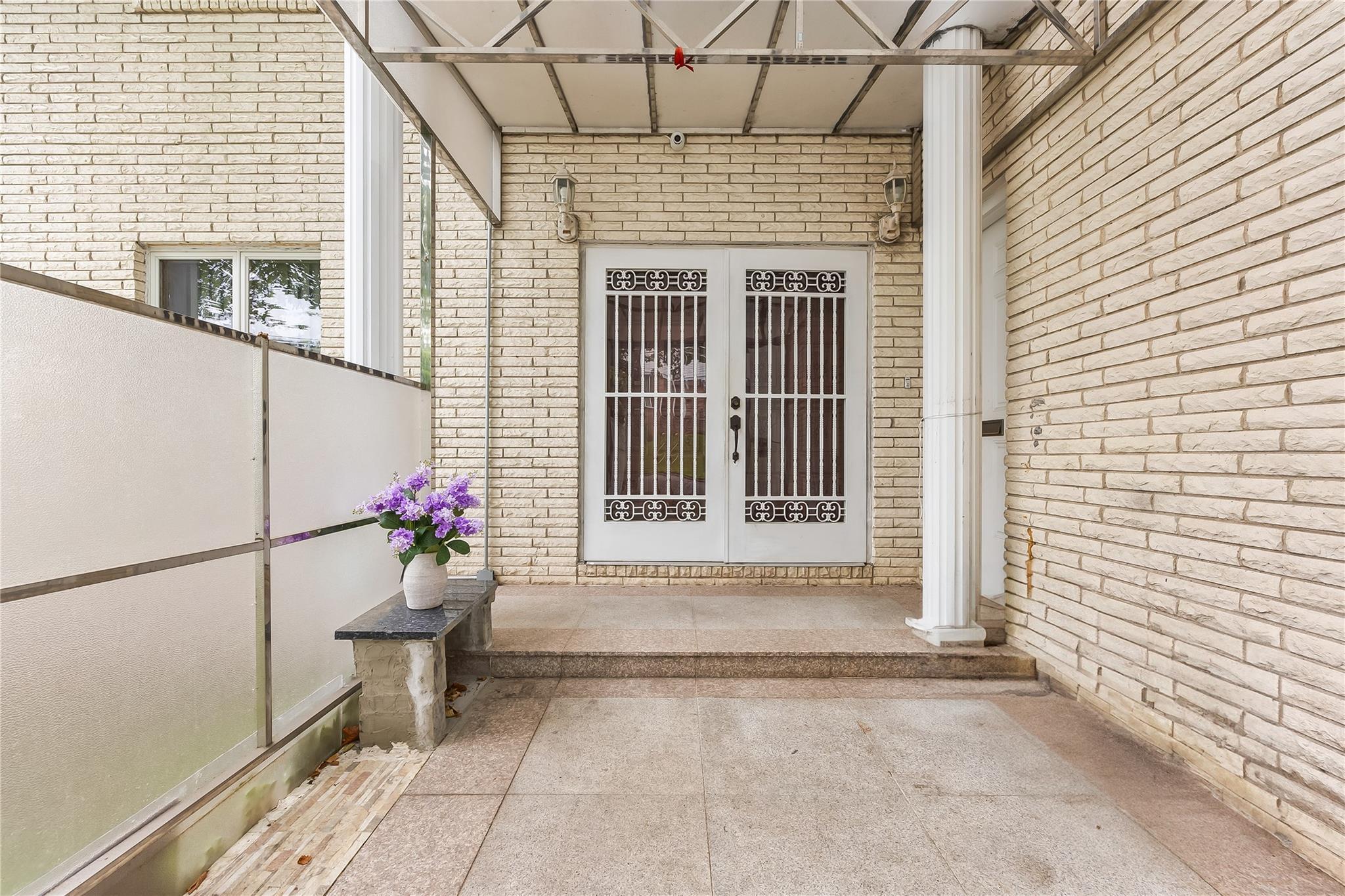 Single Family 11th  Queens, NY 11357, MLS-887119-40