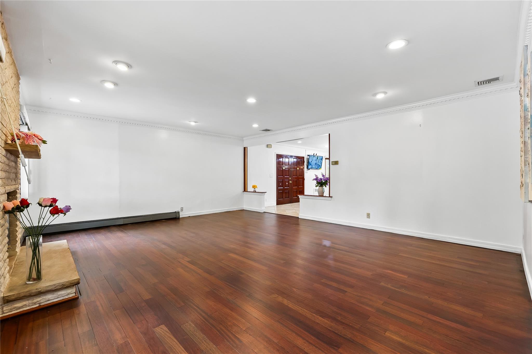 Single Family 11th  Queens, NY 11357, MLS-887119-6